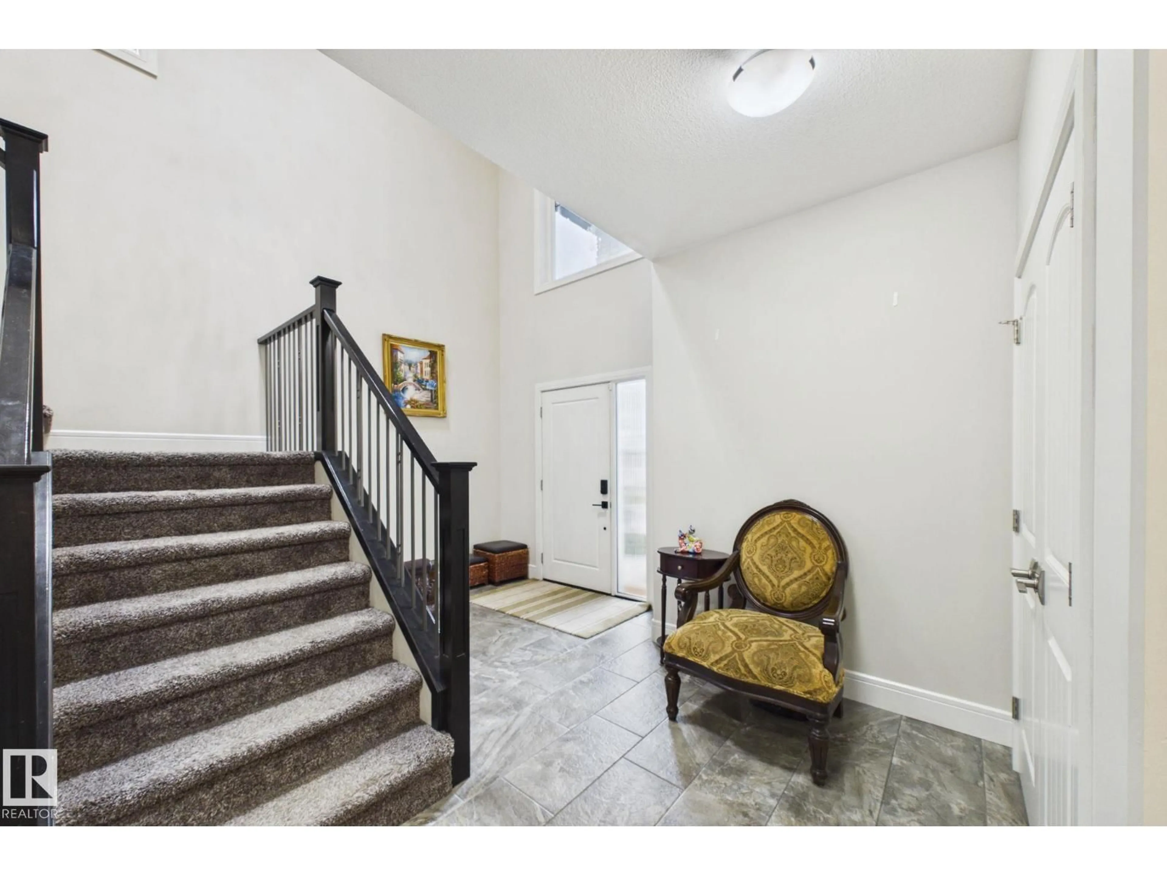 Indoor entryway for 48 LUNDBERG CR, Red Deer Alberta T4R0R2