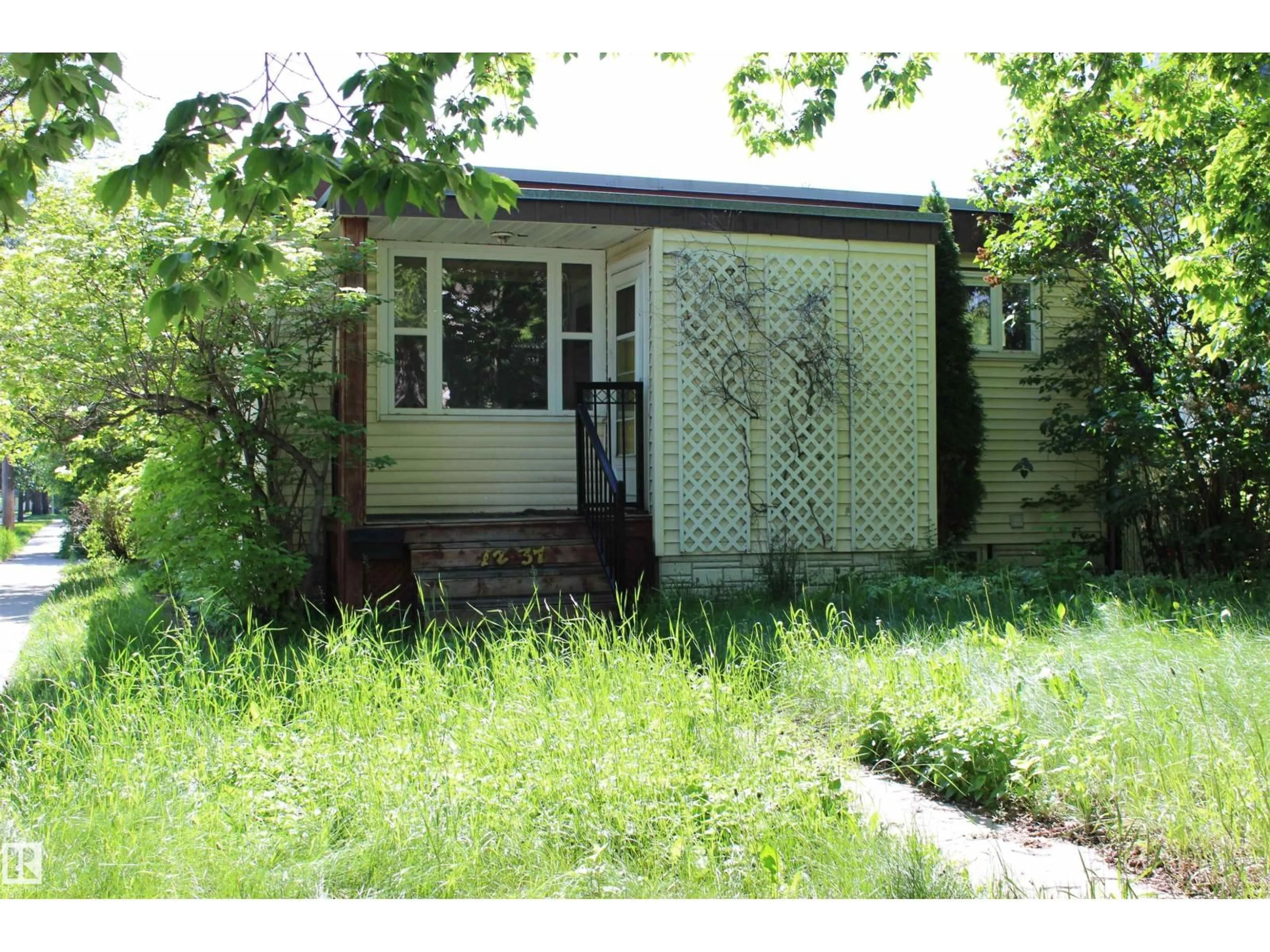 Shed for NW - 12037 62 ST, Edmonton Alberta T5W4C9