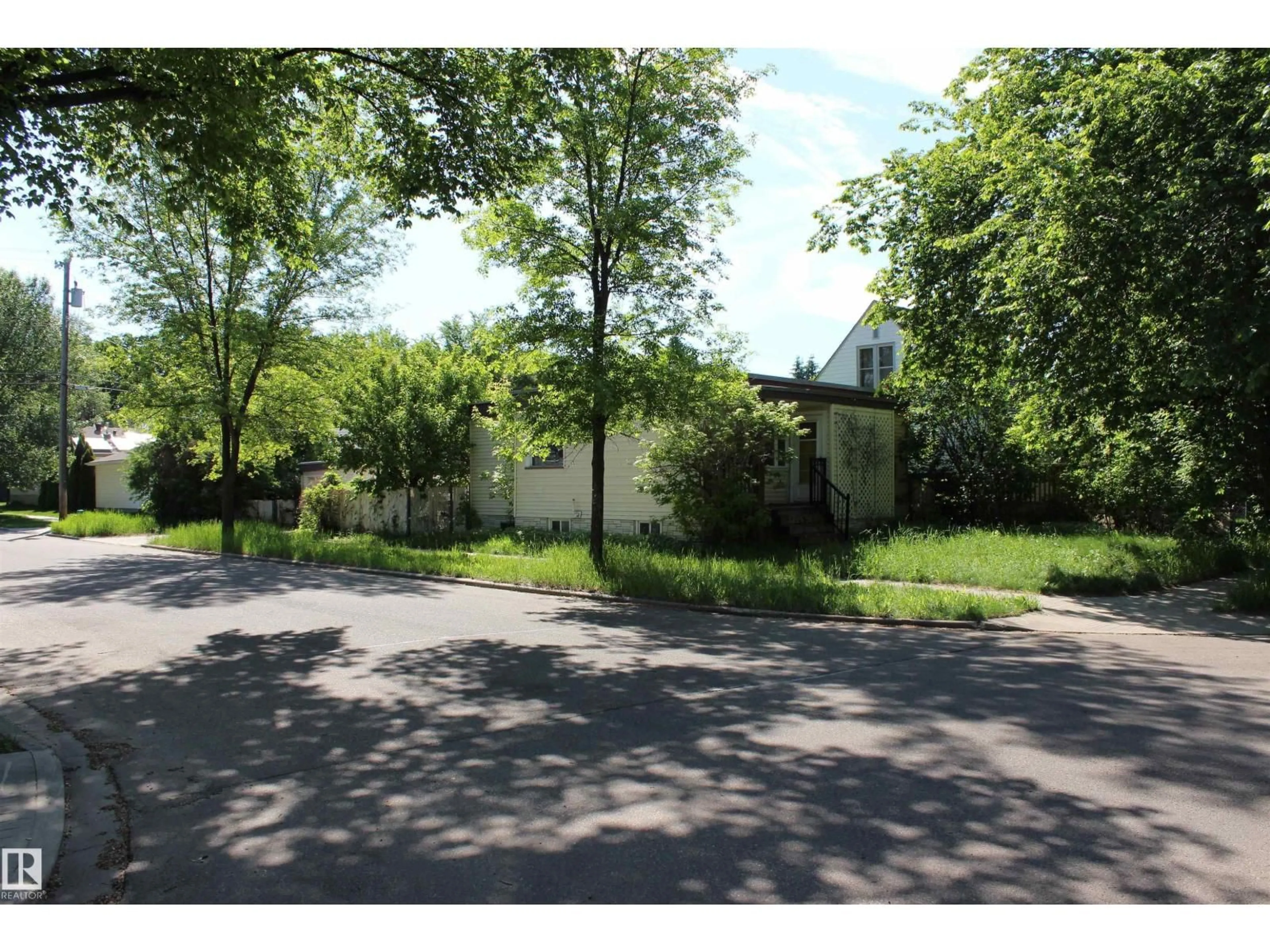 A pic from outside/outdoor area/front of a property/back of a property/a pic from drone, street for NW - 12037 62 ST, Edmonton Alberta T5W4C9