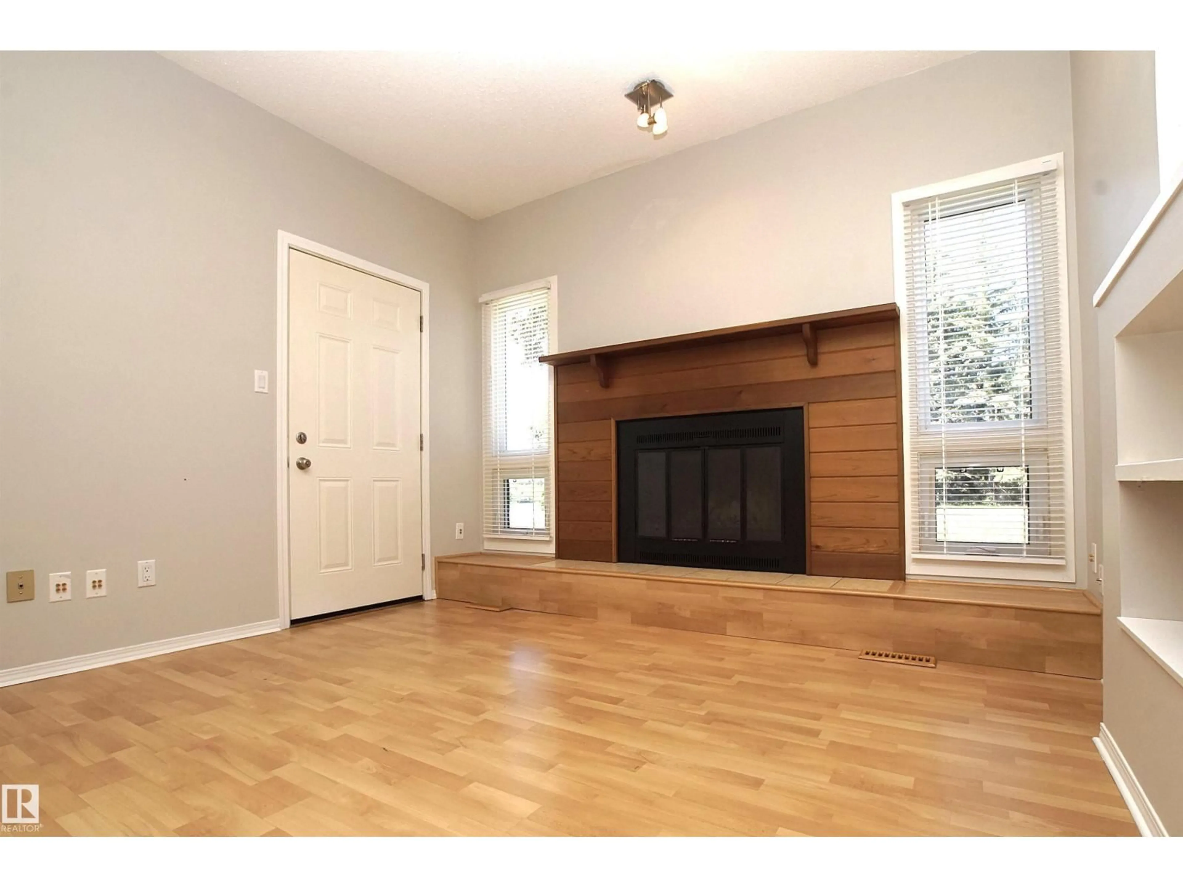 A pic of a room for 15710 - 19 BEAUMARIS RD, Edmonton Alberta T5X5E2