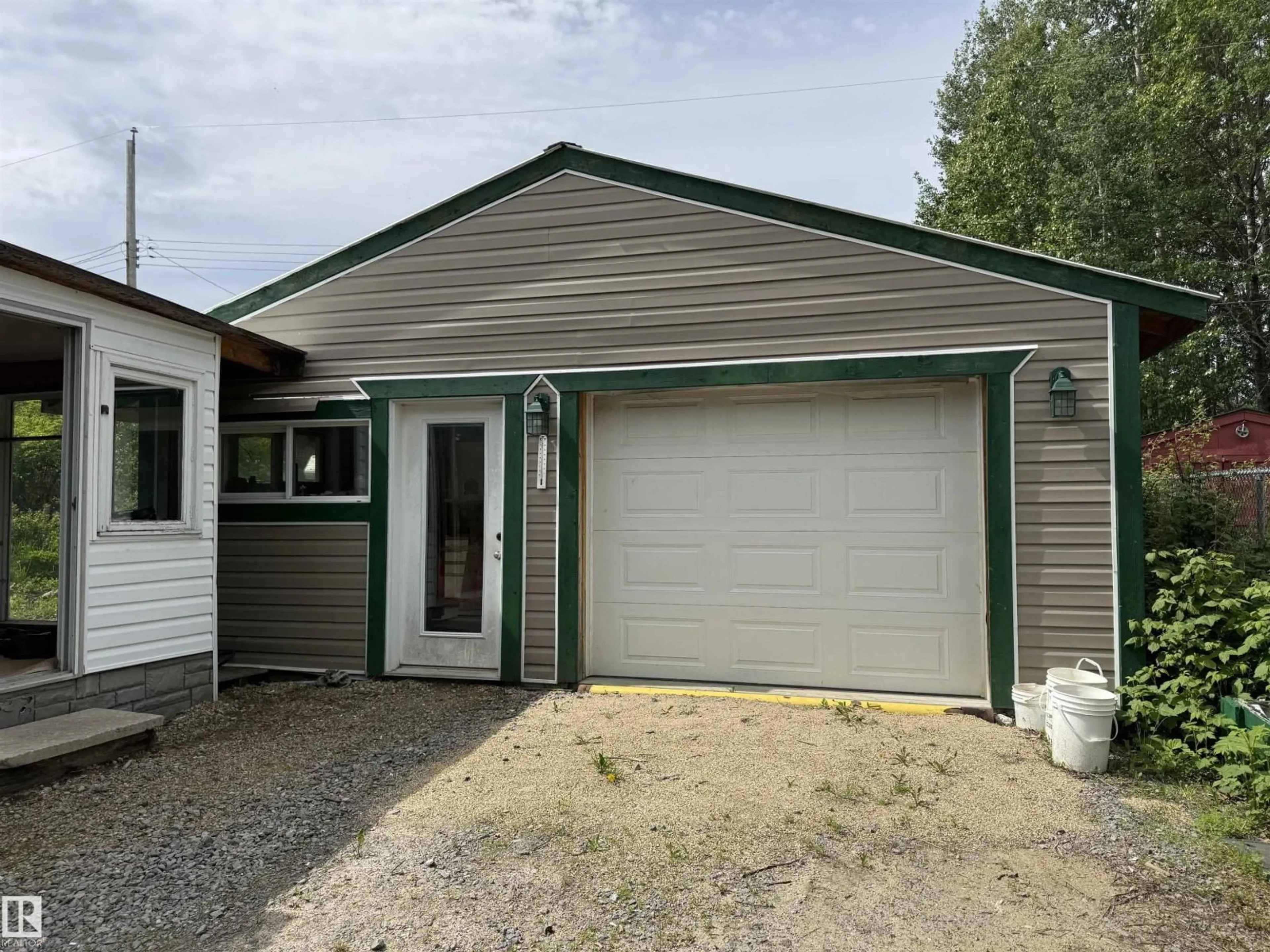 Indoor garage for 4621 54 AV, Lodgepole Alberta T0E1K0