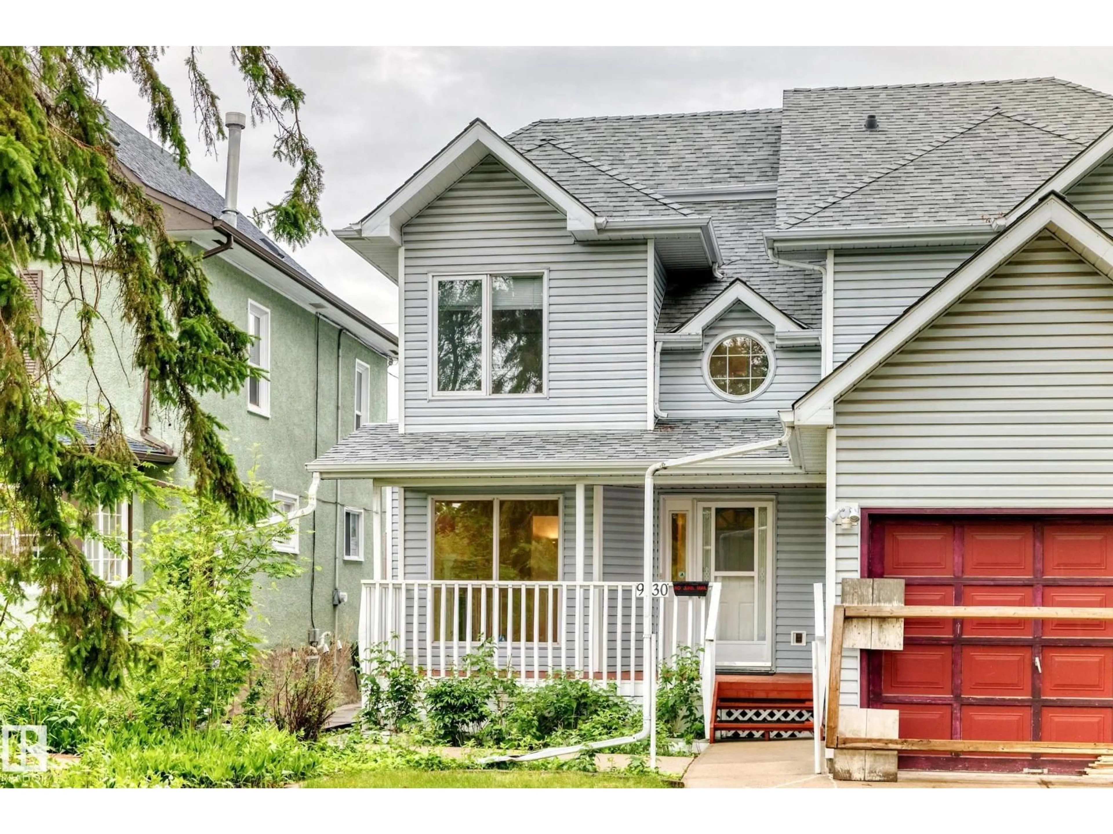 Home with vinyl exterior material, street for 9130 77 AV, Edmonton Alberta T6C0M2