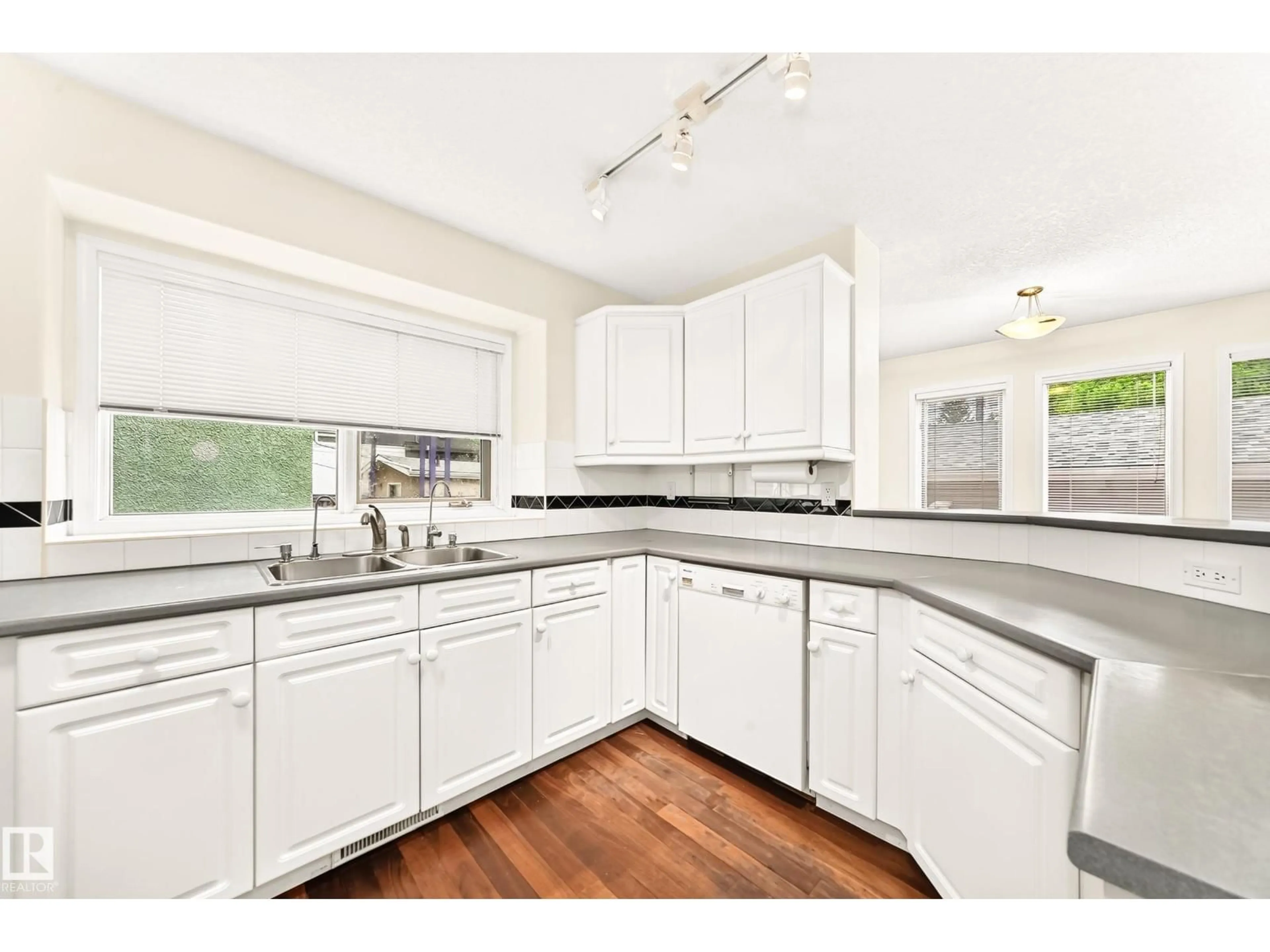 Open concept kitchen, unknown for 9130 77 AV, Edmonton Alberta T6C0M2