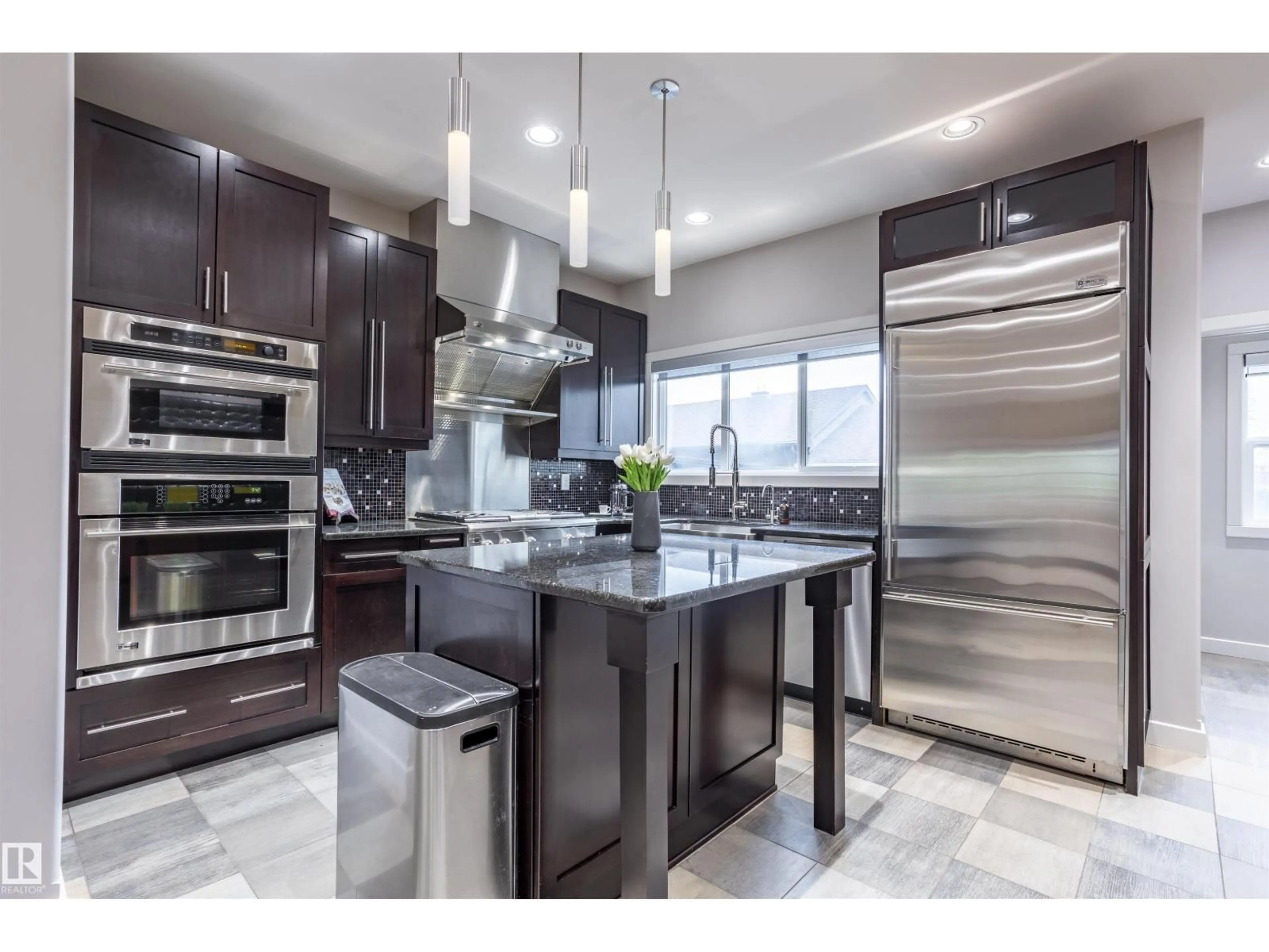 Contemporary kitchen, ceramic/tile floor for 4949 TERWILLEGAR CM, Edmonton Alberta T6R0G5