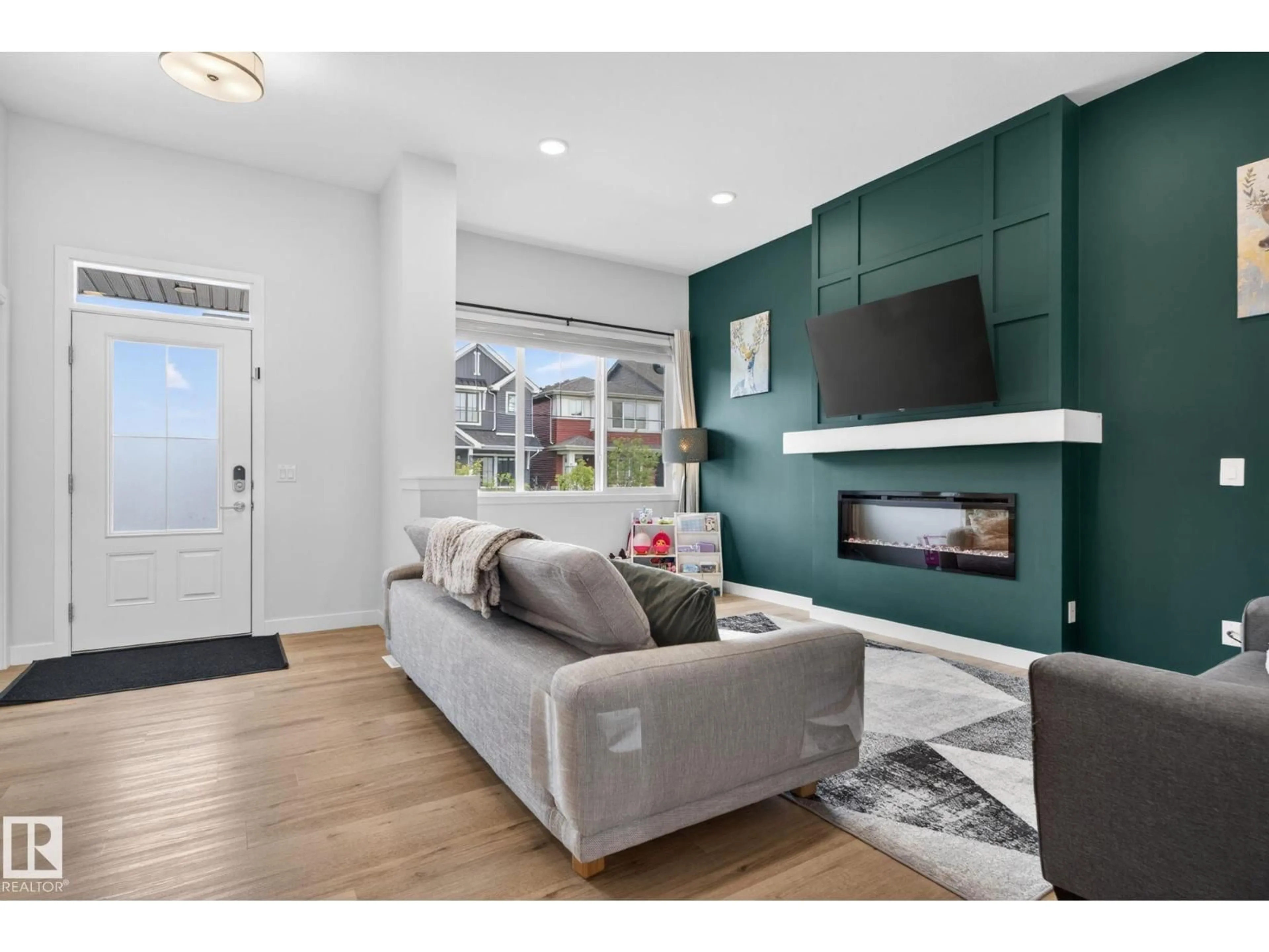 Living room with furniture, unknown for SW - 1544 PLUM CIRCLE CI, Edmonton Alberta T6X2Z7