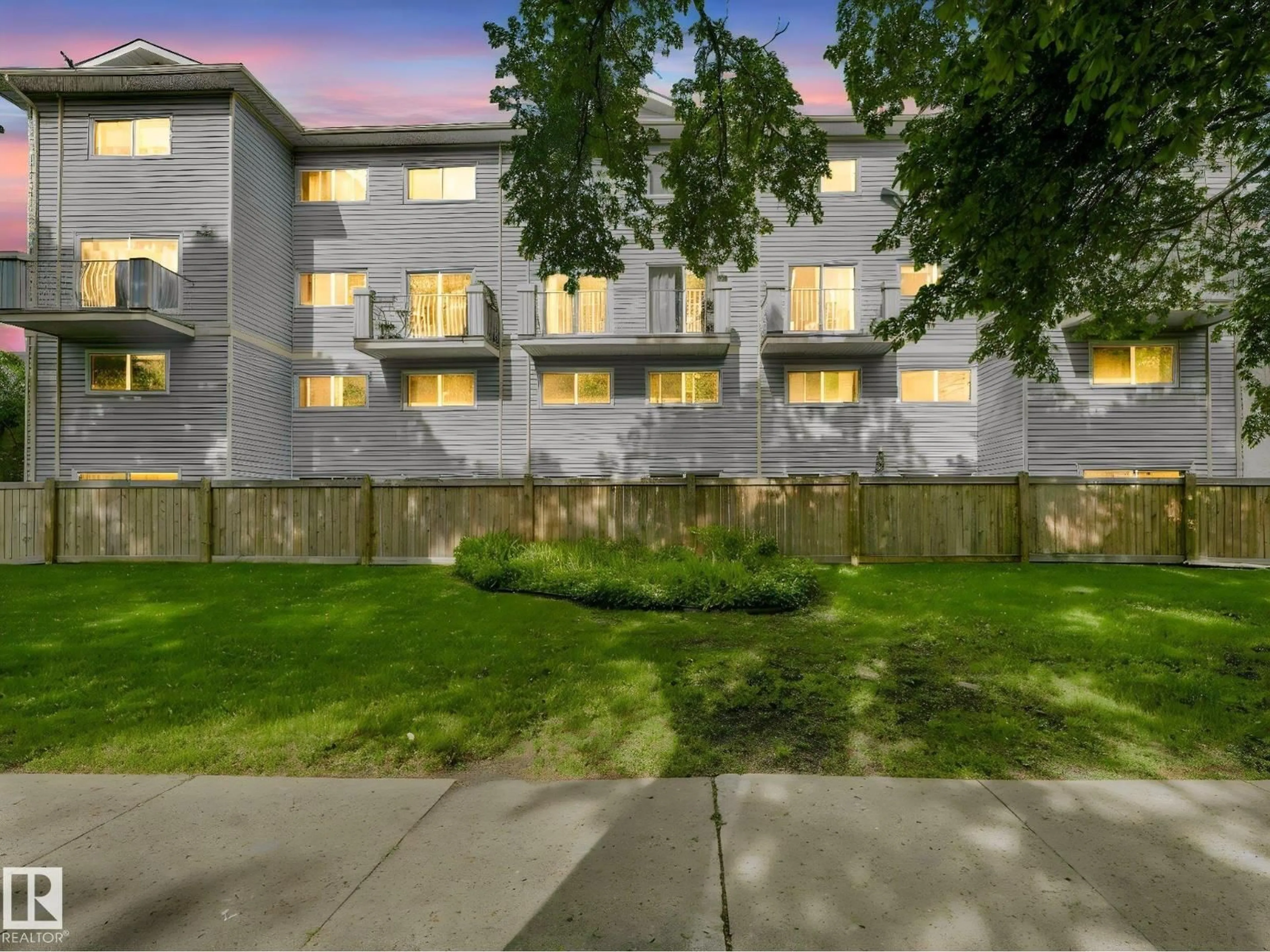 A pic from outside/outdoor area/front of a property/back of a property/a pic from drone, street for 17 10324 119 ST NW, Edmonton Alberta T5K1Z6