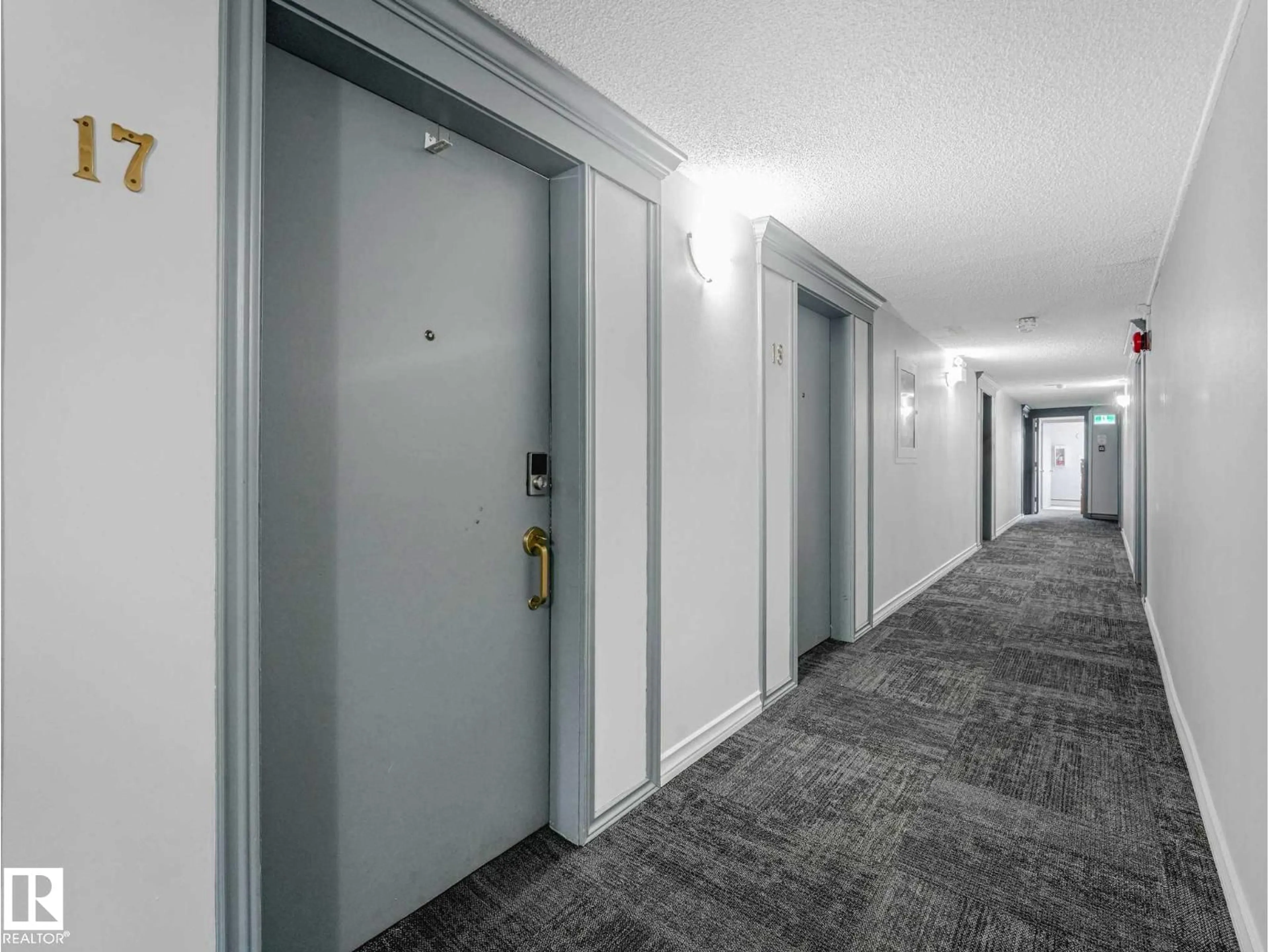 Indoor foyer for 17 10324 119 ST NW, Edmonton Alberta T5K1Z6