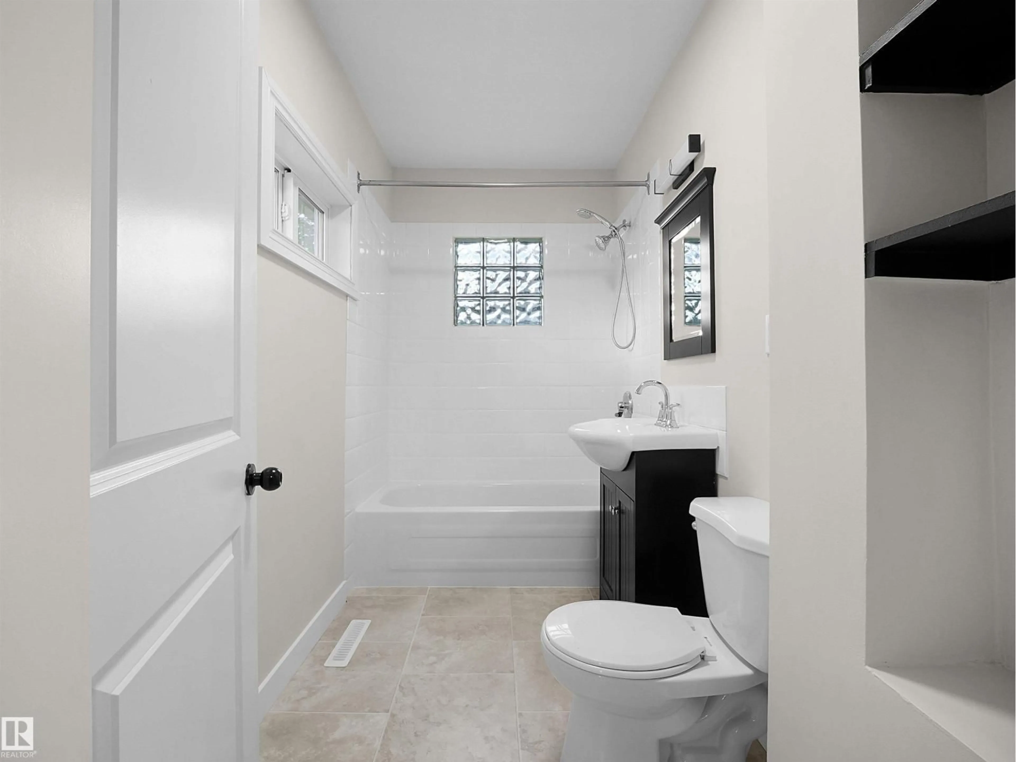Standard bathroom, ceramic/tile floor for NW - 11918 86 ST, Edmonton Alberta T5B3K2