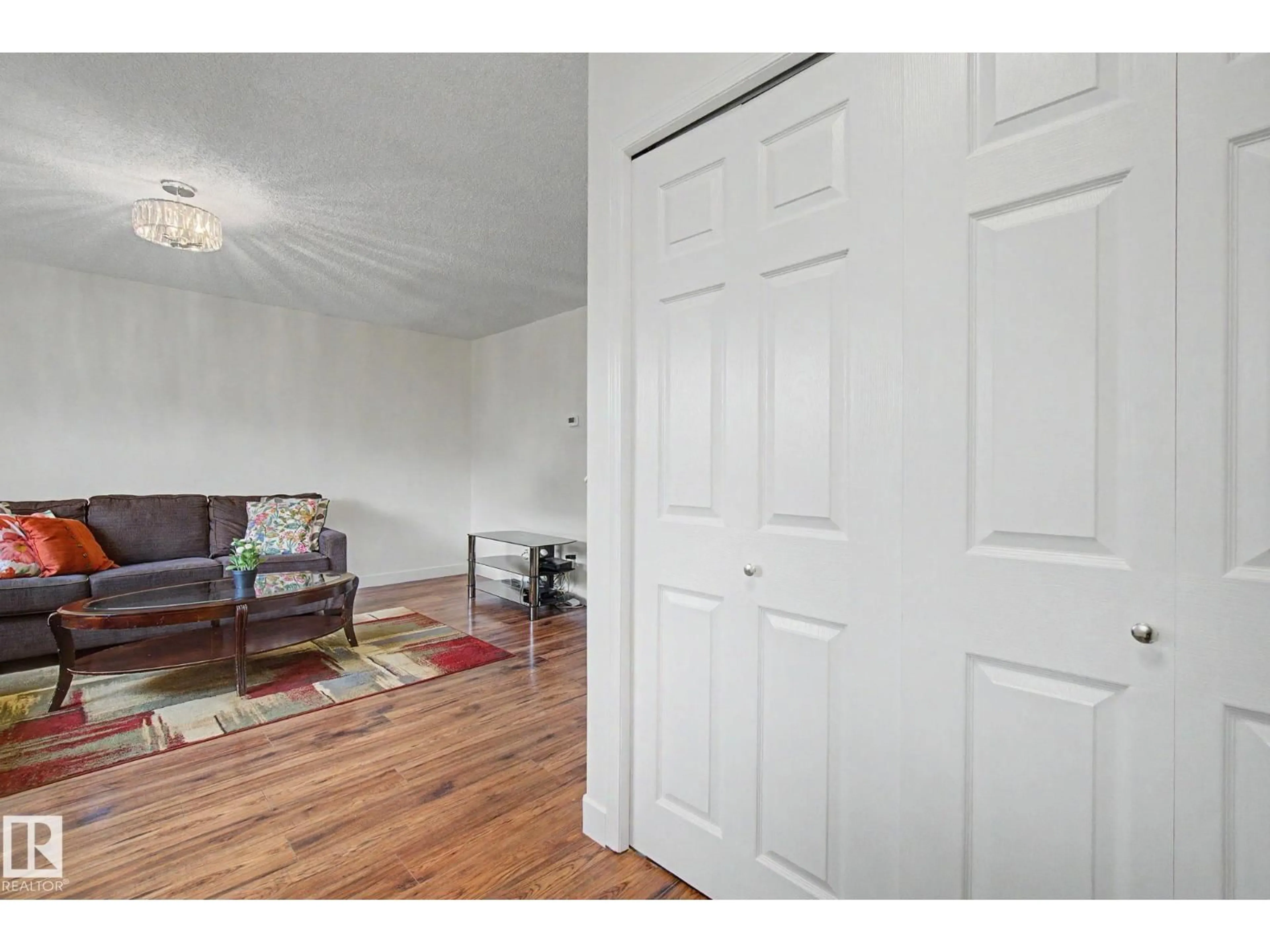 Indoor entryway for NW - 710 GLENWRIGHT CO, Edmonton Alberta T5T6K5
