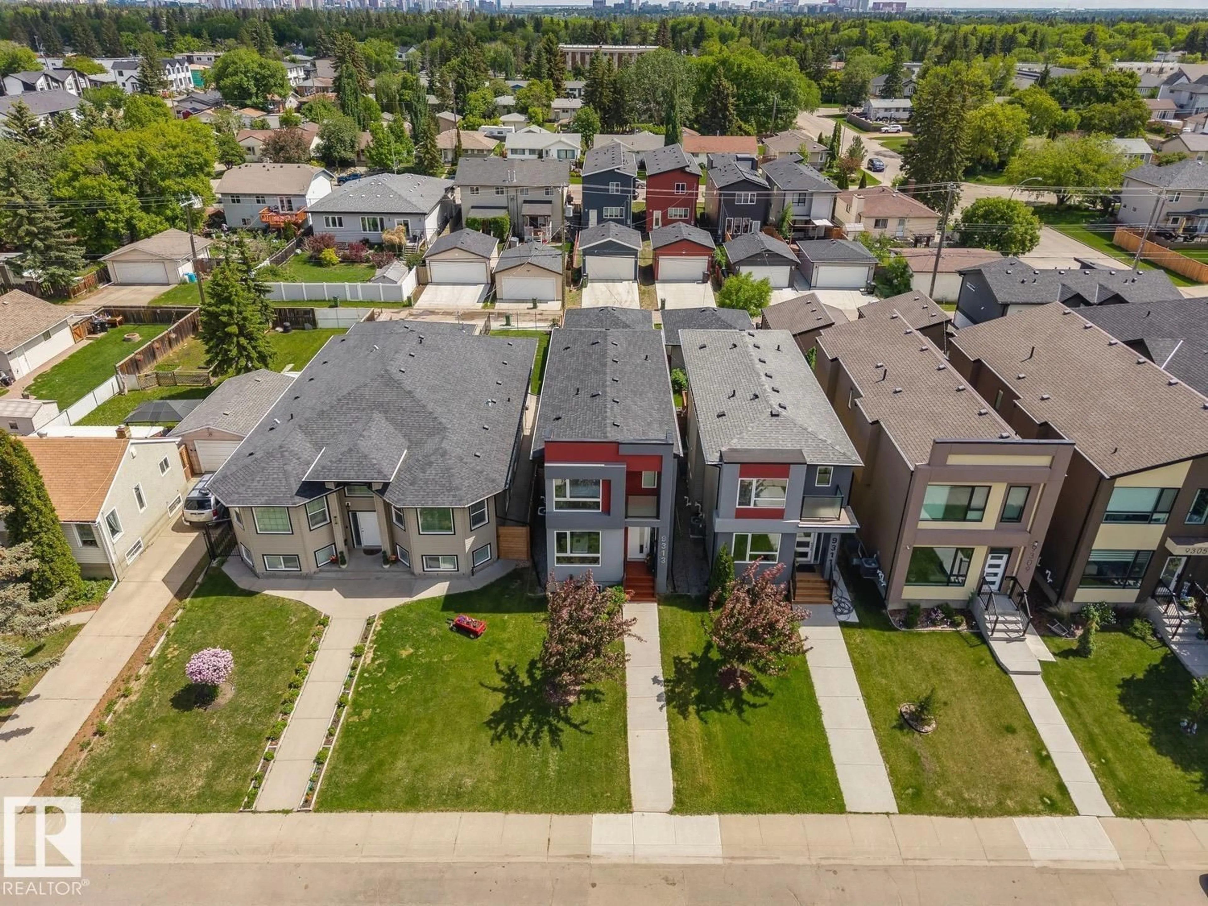 A pic from outside/outdoor area/front of a property/back of a property/a pic from drone, street for 9313 152 ST, Edmonton Alberta T5R1M8