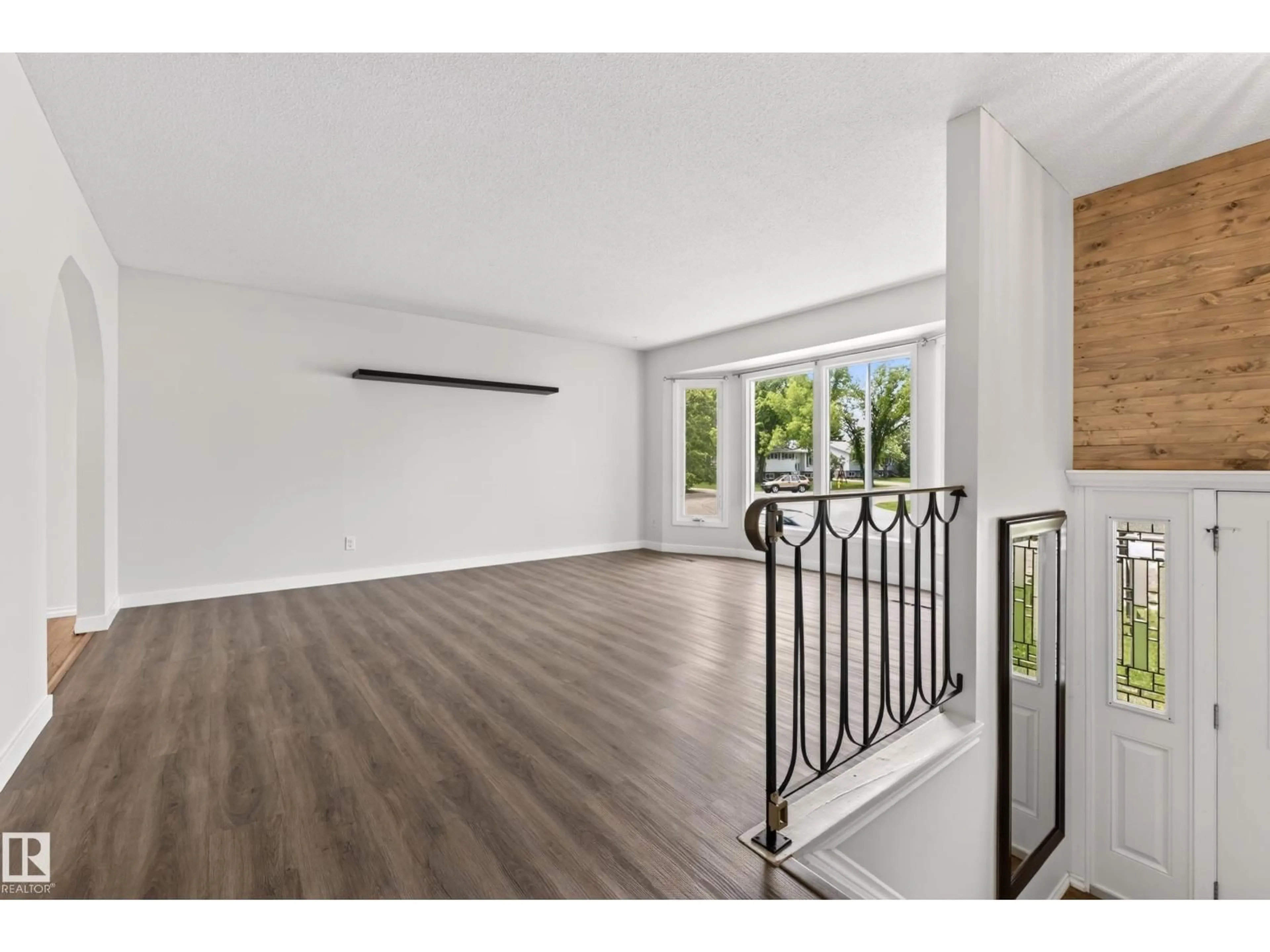 Indoor foyer for 82 ROSEWOOD DR, Sherwood Park Alberta T8A0L9