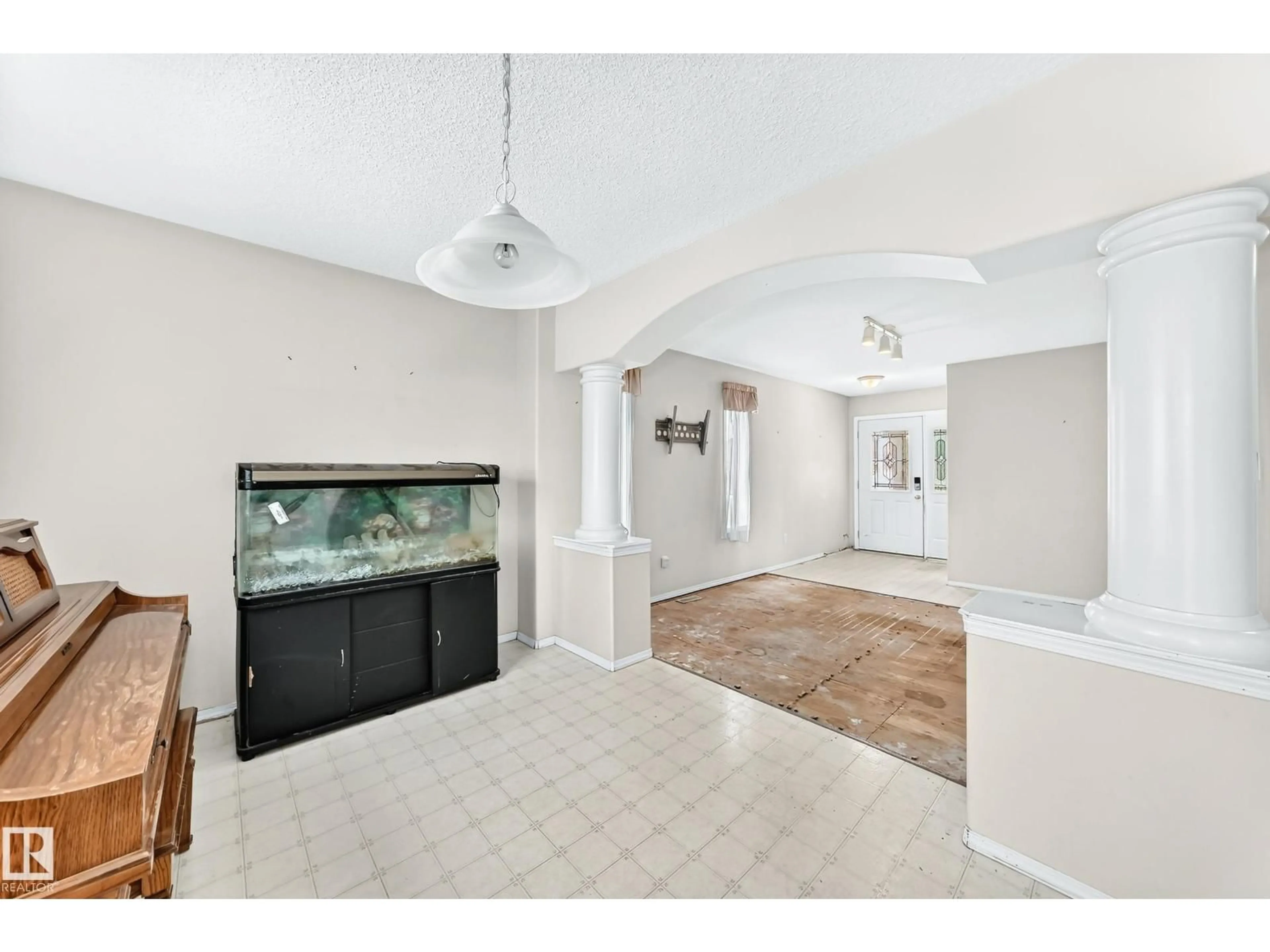 Indoor foyer for NW - 15826 67B ST, Edmonton Alberta T5Z3A8