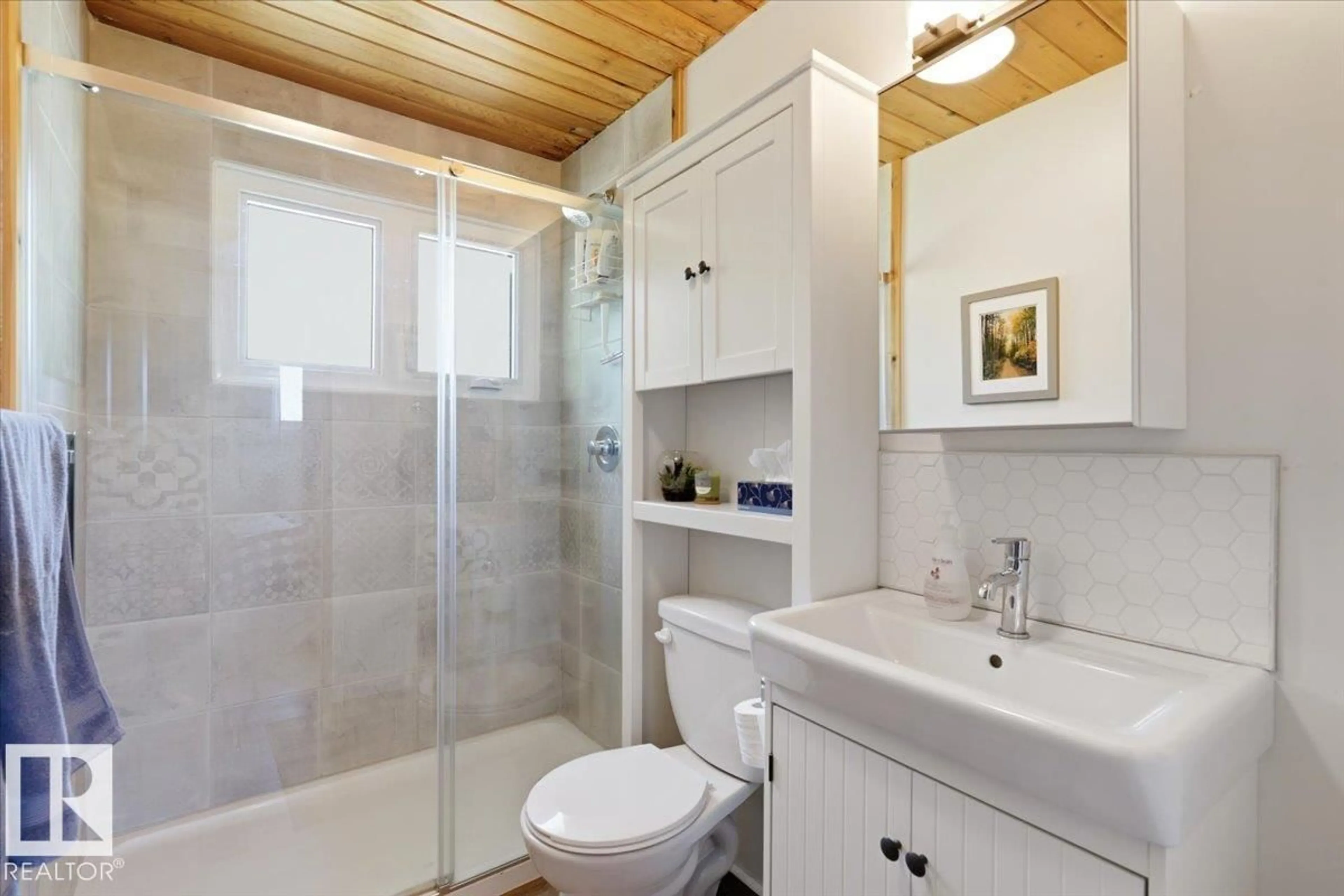 Standard bathroom, ceramic/tile floor for 219 POPLAR CV, Rural Wetaskiwin County Alberta T0C2V0