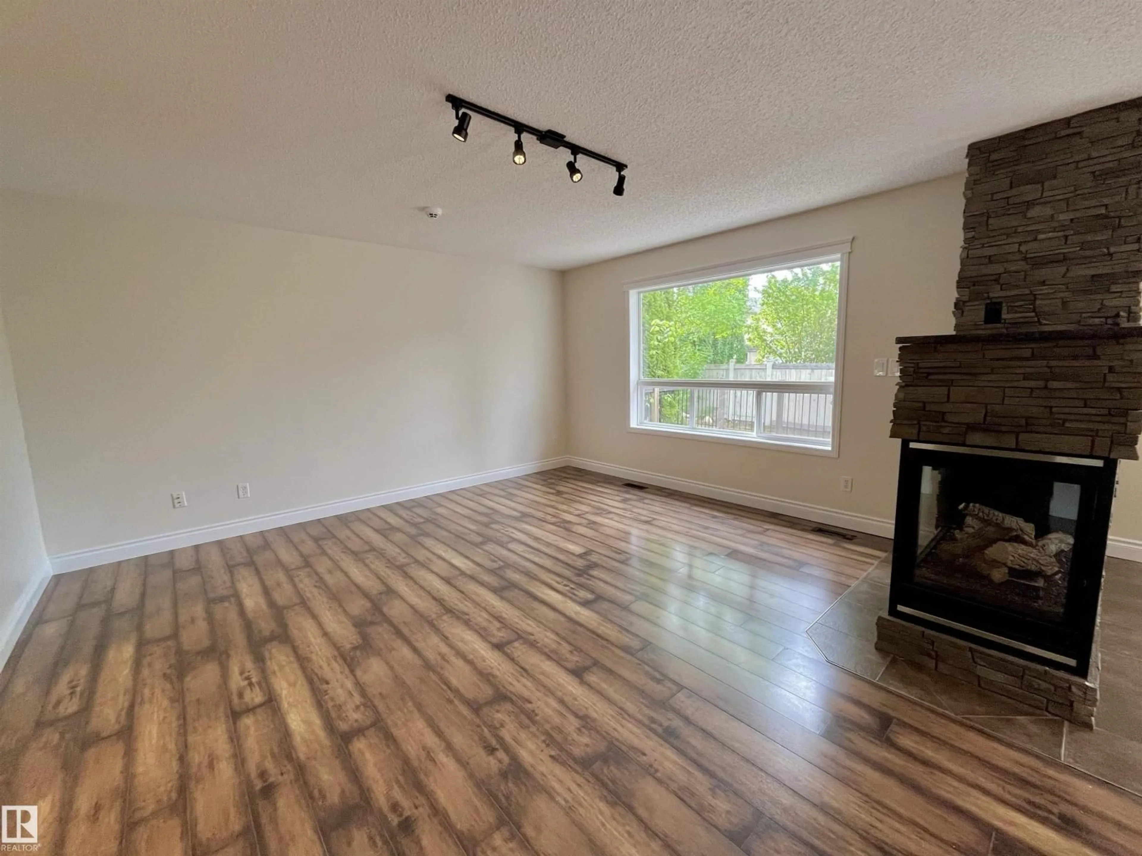 A pic of a room for 10 ERICKSON CL, St. Albert Alberta T8N7G5