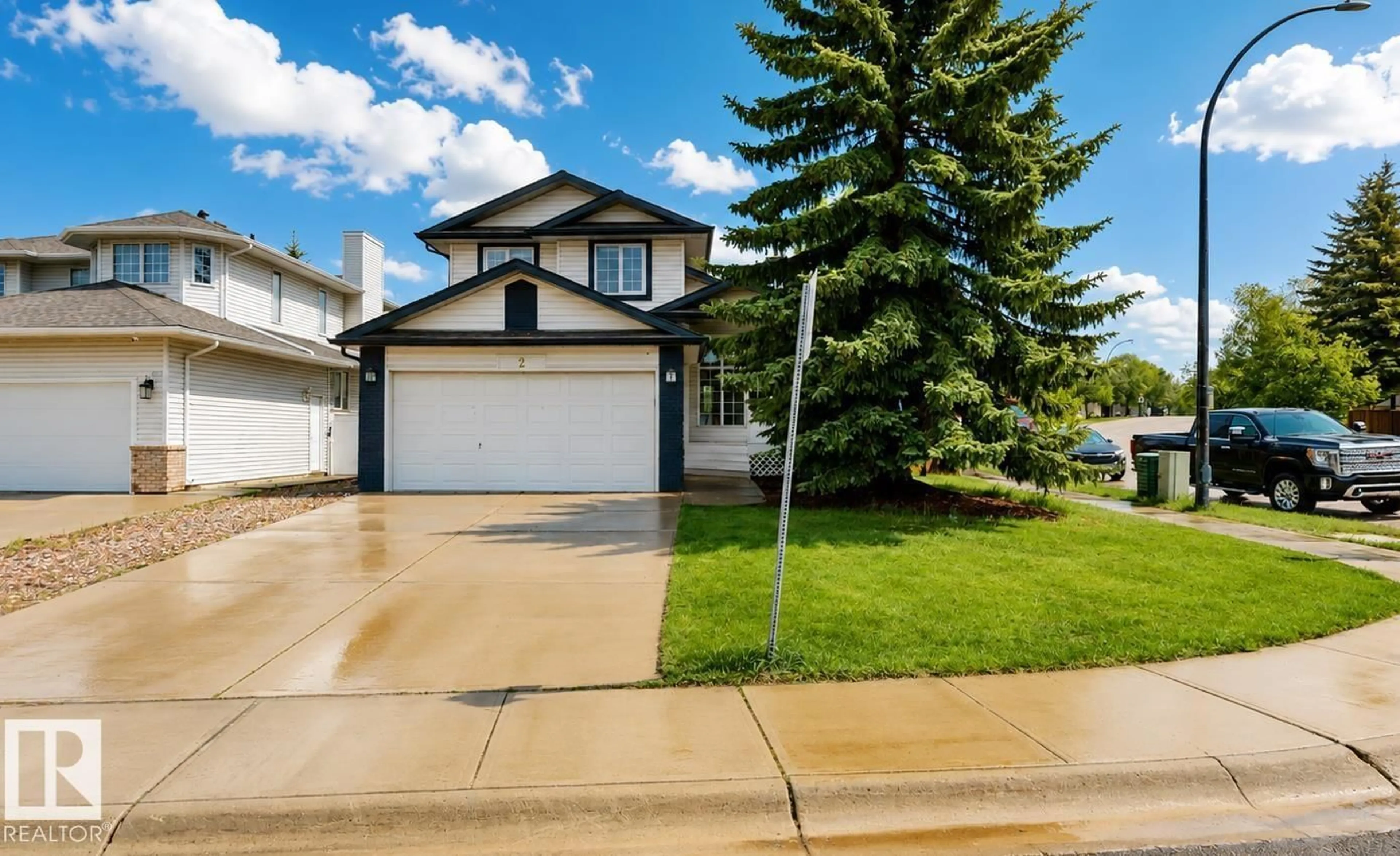 Home with vinyl exterior material, street for 2 HAMPTON CT, Sherwood Park Alberta T8A5R5