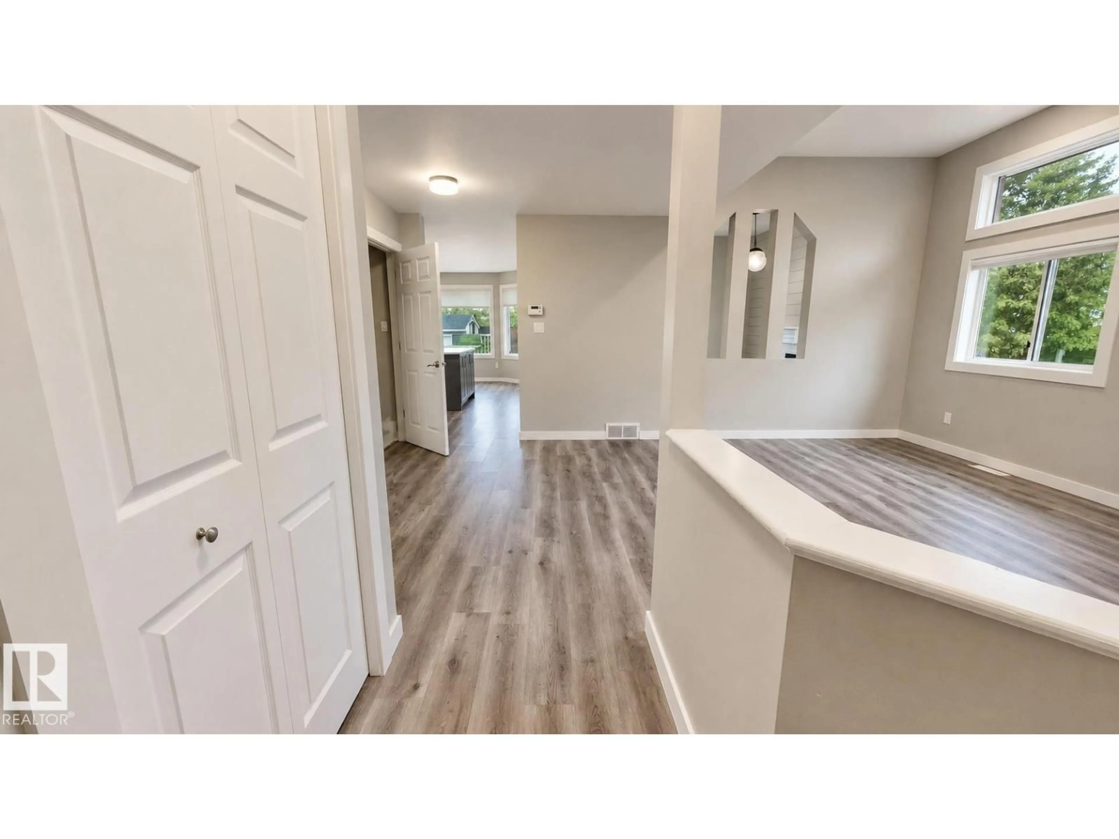 Indoor entryway for 2 HAMPTON CT, Sherwood Park Alberta T8A5R5