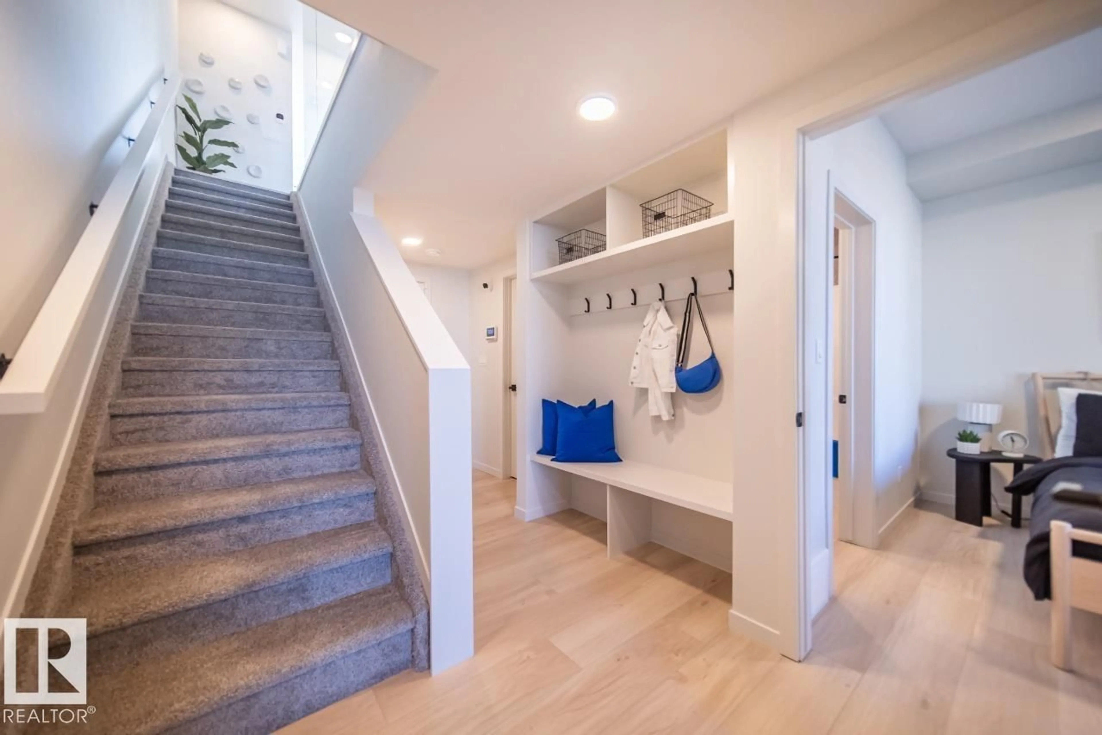 Indoor entryway for 88 DEVONSHIRE DR, Sherwood Park Alberta T8B0G7