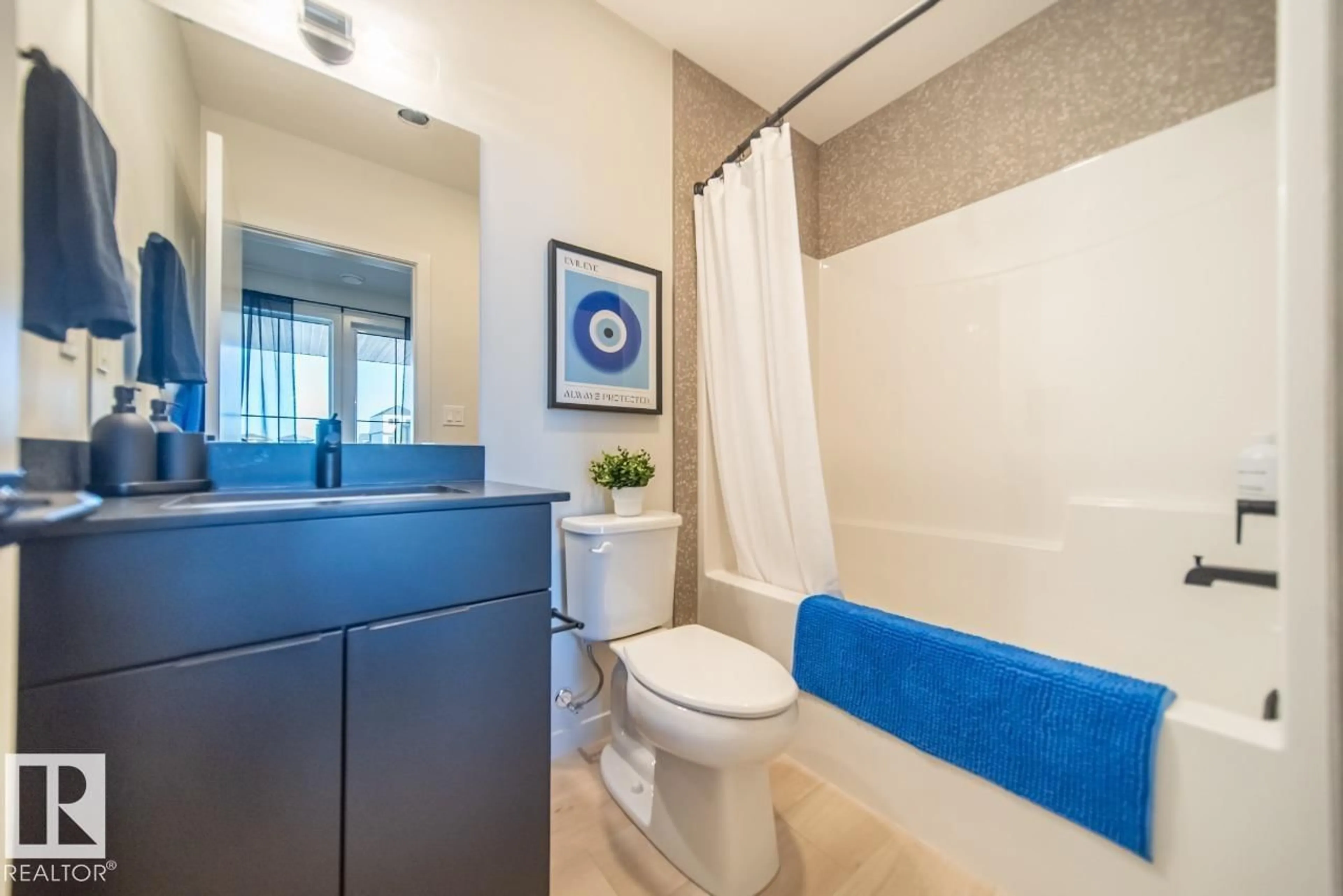 Standard bathroom, ceramic/tile floor for 88 DEVONSHIRE DR, Sherwood Park Alberta T8B0G7