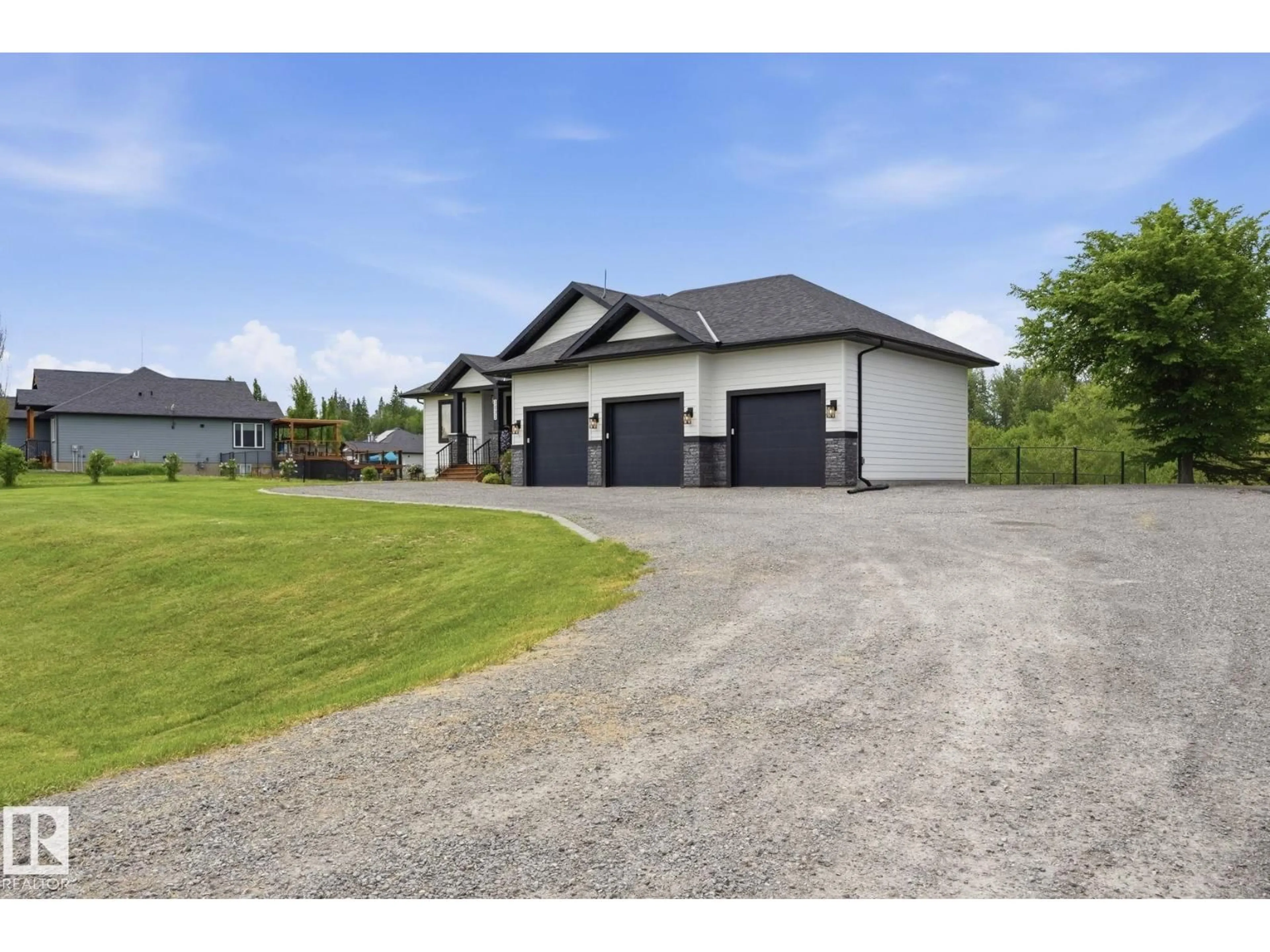 Indoor garage for 2033 SPRING LAKE DR, Rural Parkland County Alberta T7Z0G8