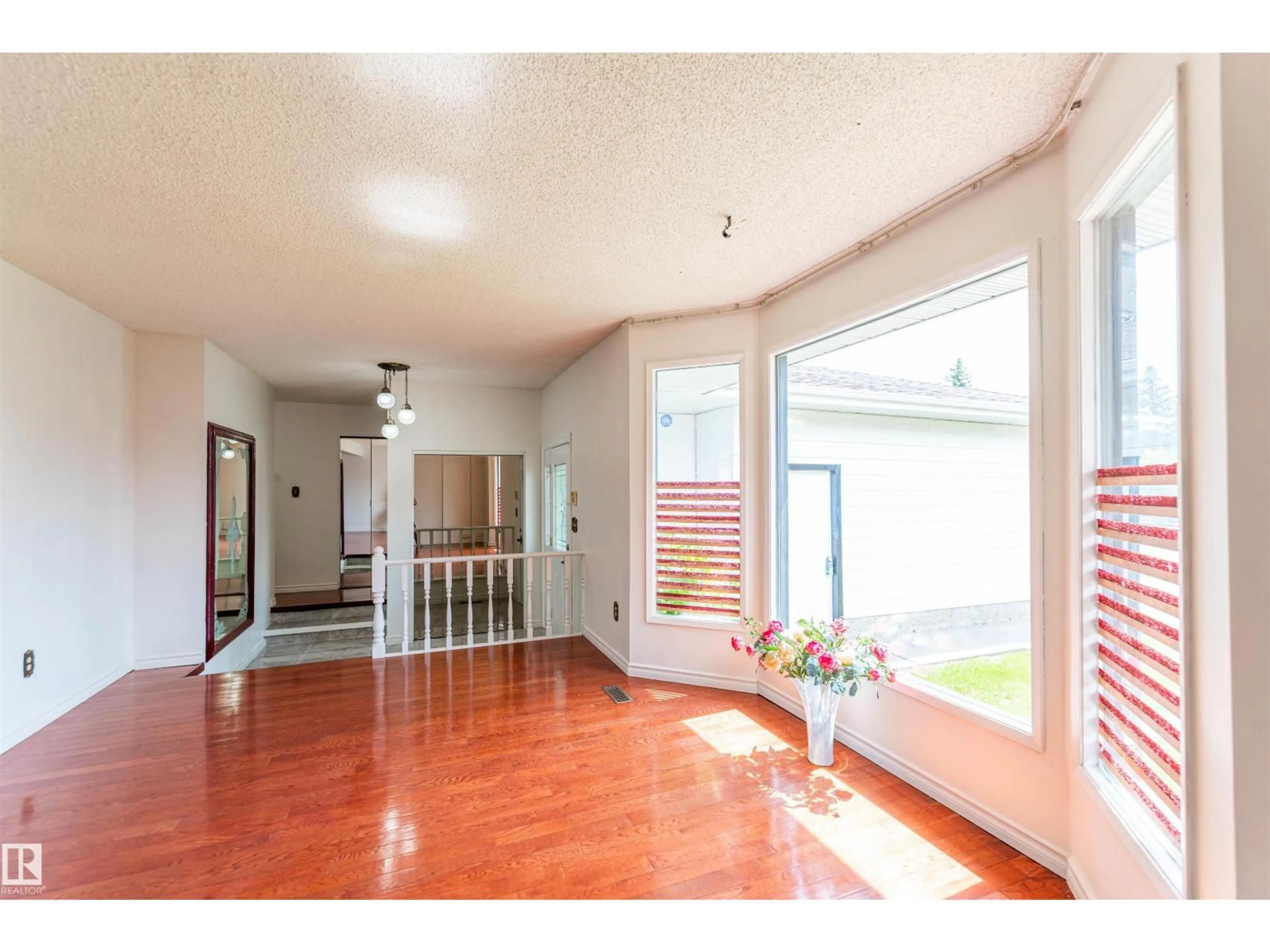 Indoor entryway for NW - 16524 116 ST, Edmonton Alberta T5X3T8