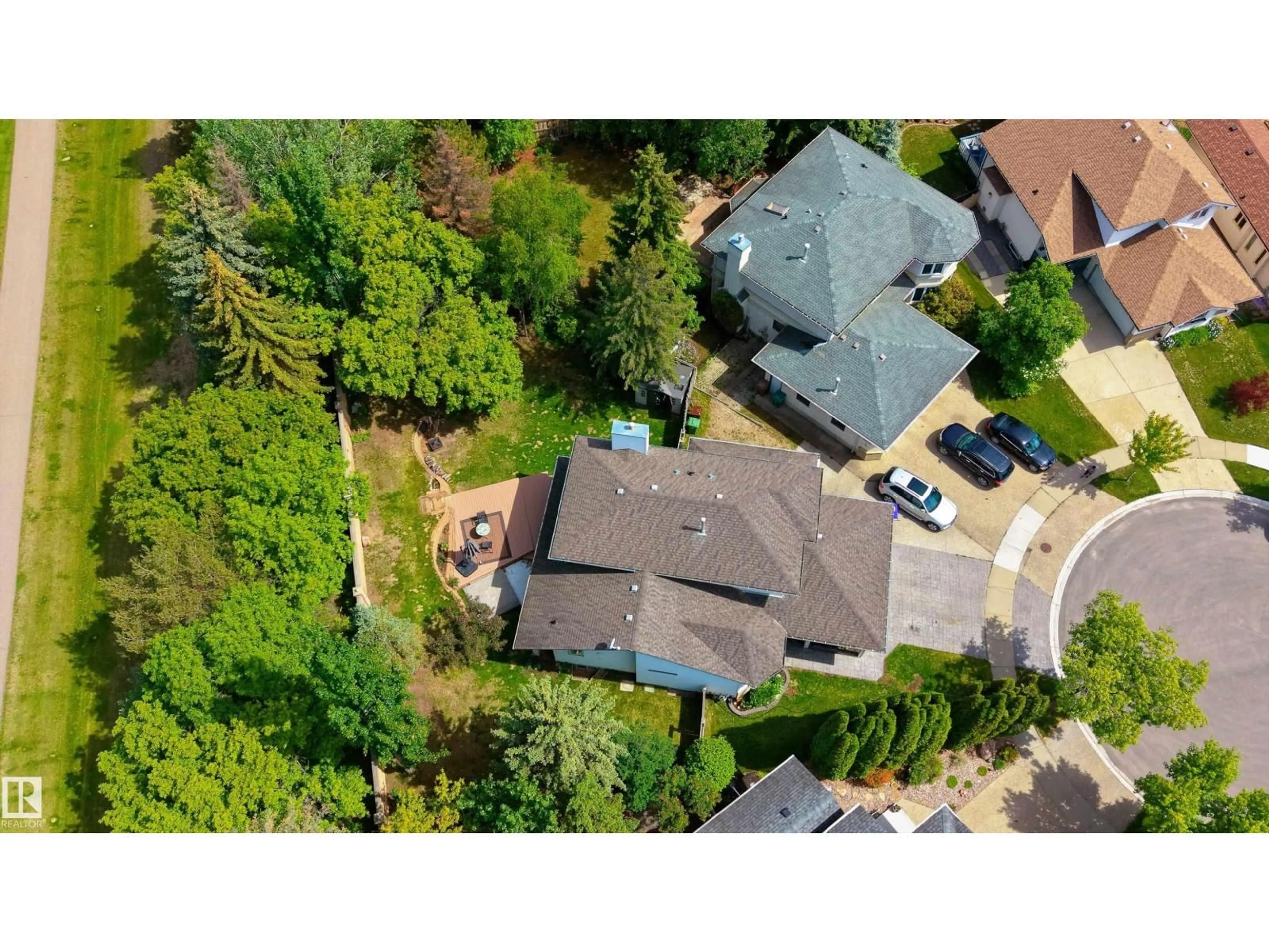 A pic from outside/outdoor area/front of a property/back of a property/a pic from drone, street for 11 EMPIRE, St. Albert Alberta T8N5X5