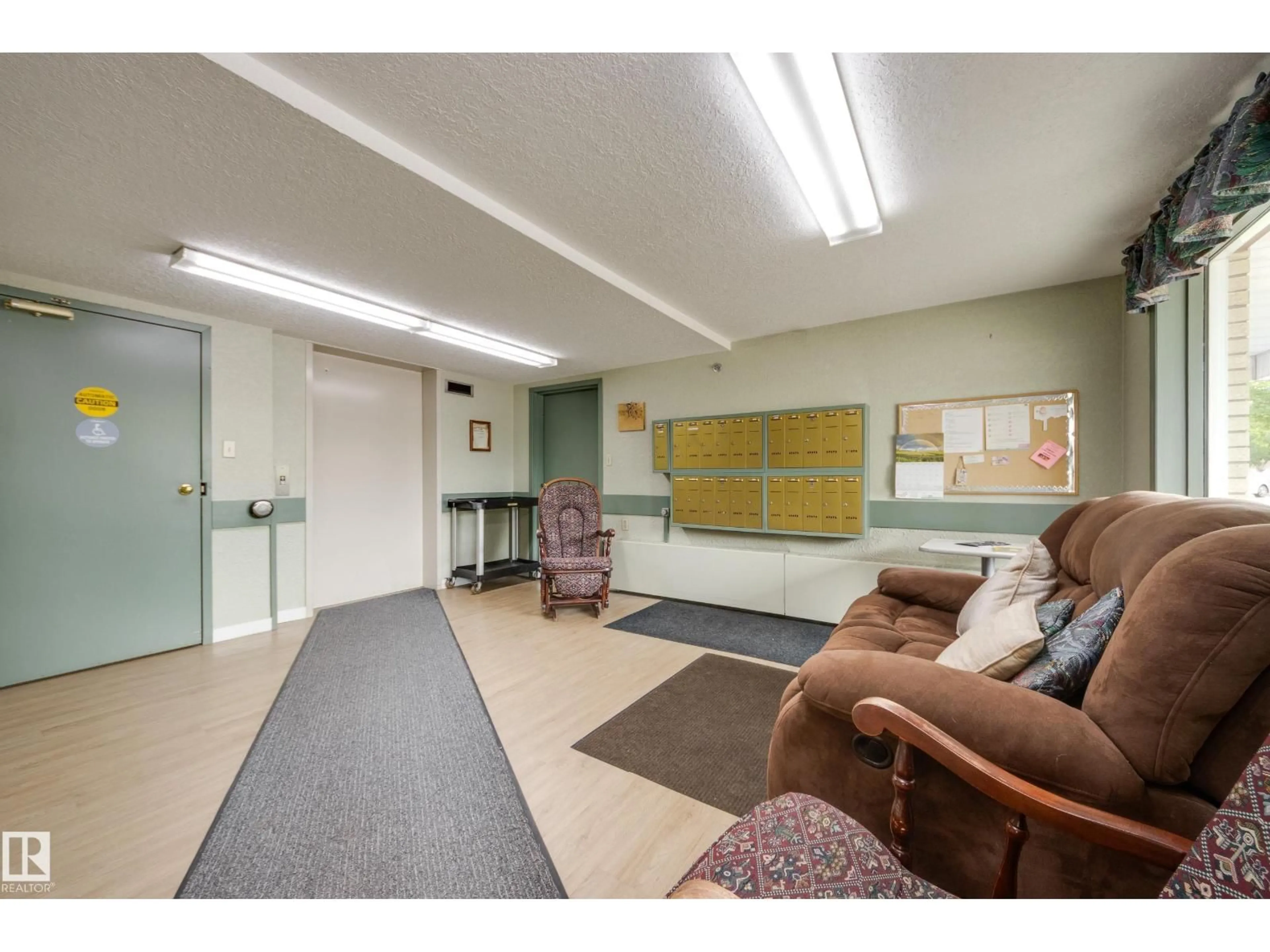 Indoor foyer for #203 - 4812 51 AV, Stony Plain Alberta T7Z1P7