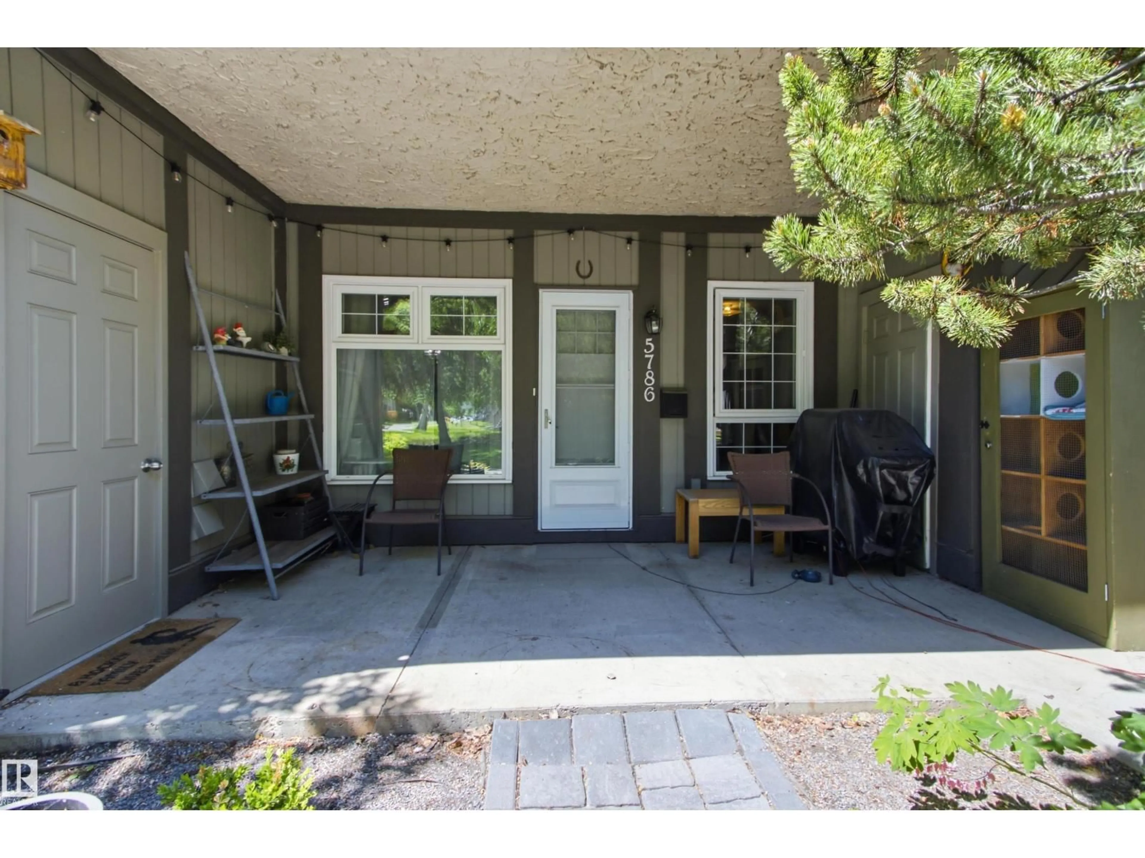 Indoor entryway for NW - 5786 172 ST, Edmonton Alberta T6M1B4