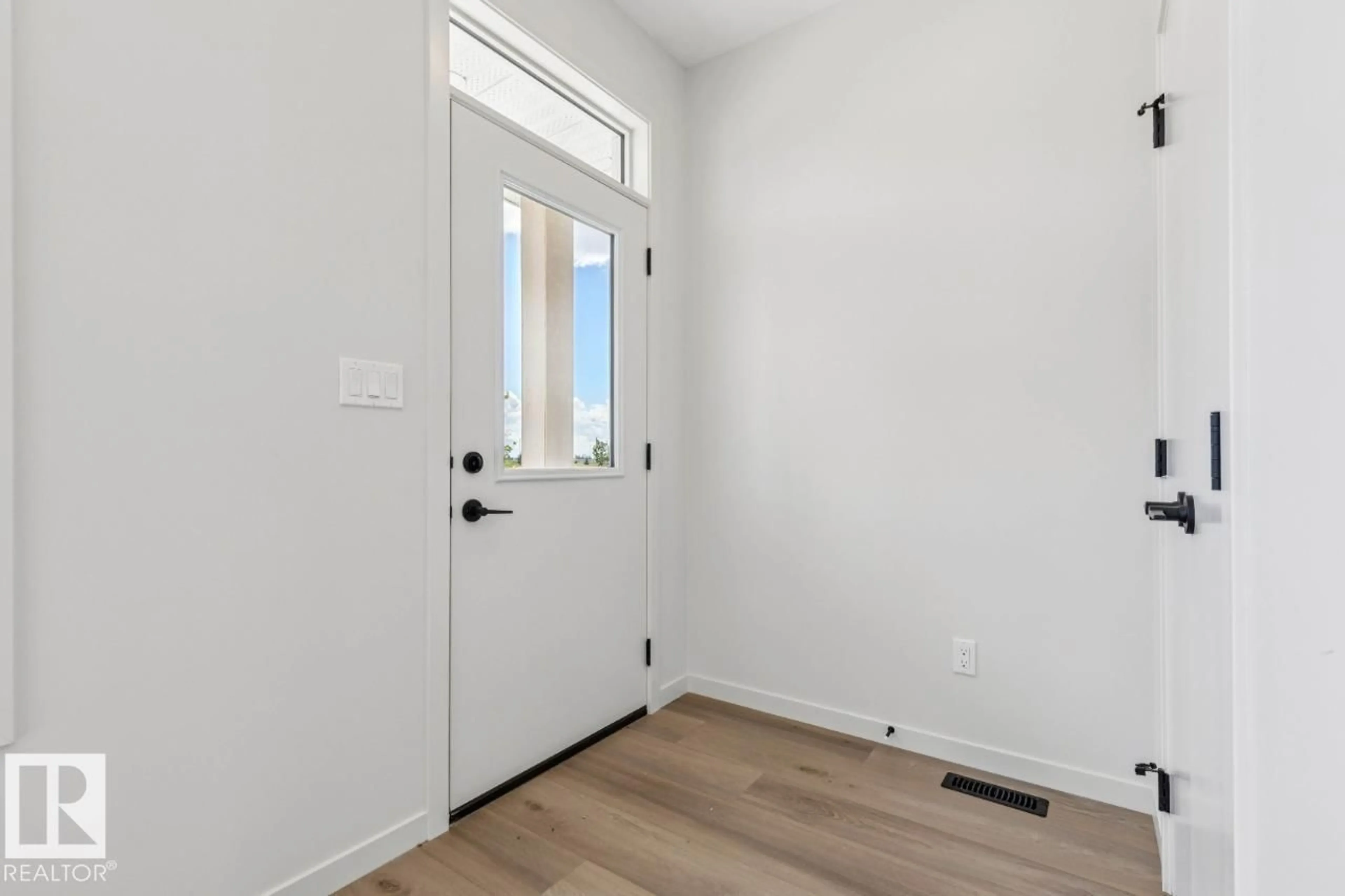Indoor entryway for 7118 50A AV, Beaumont Alberta T4X2Z8