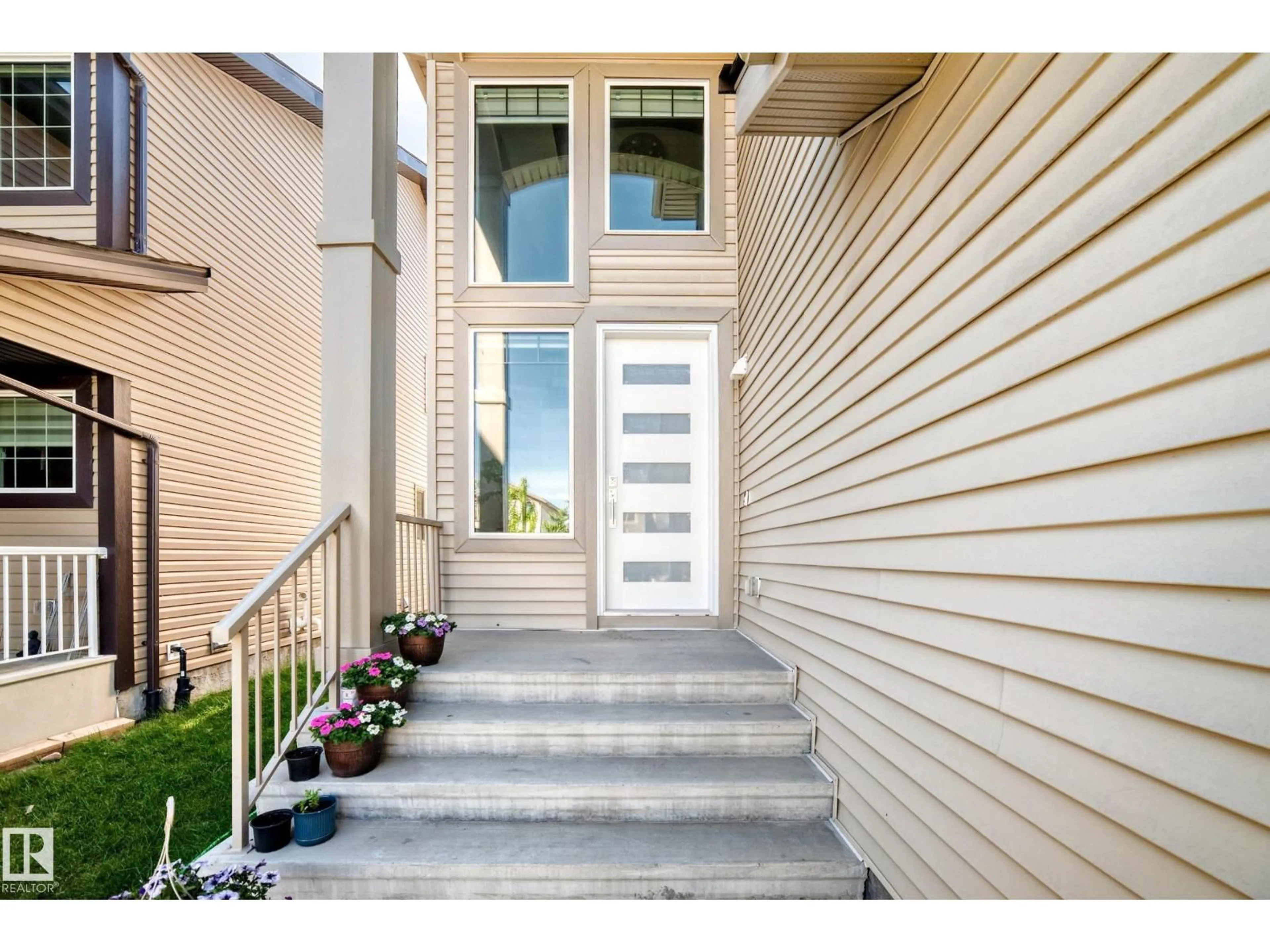 Indoor entryway for NW - 1238 26A ST, Edmonton Alberta T6T2J4