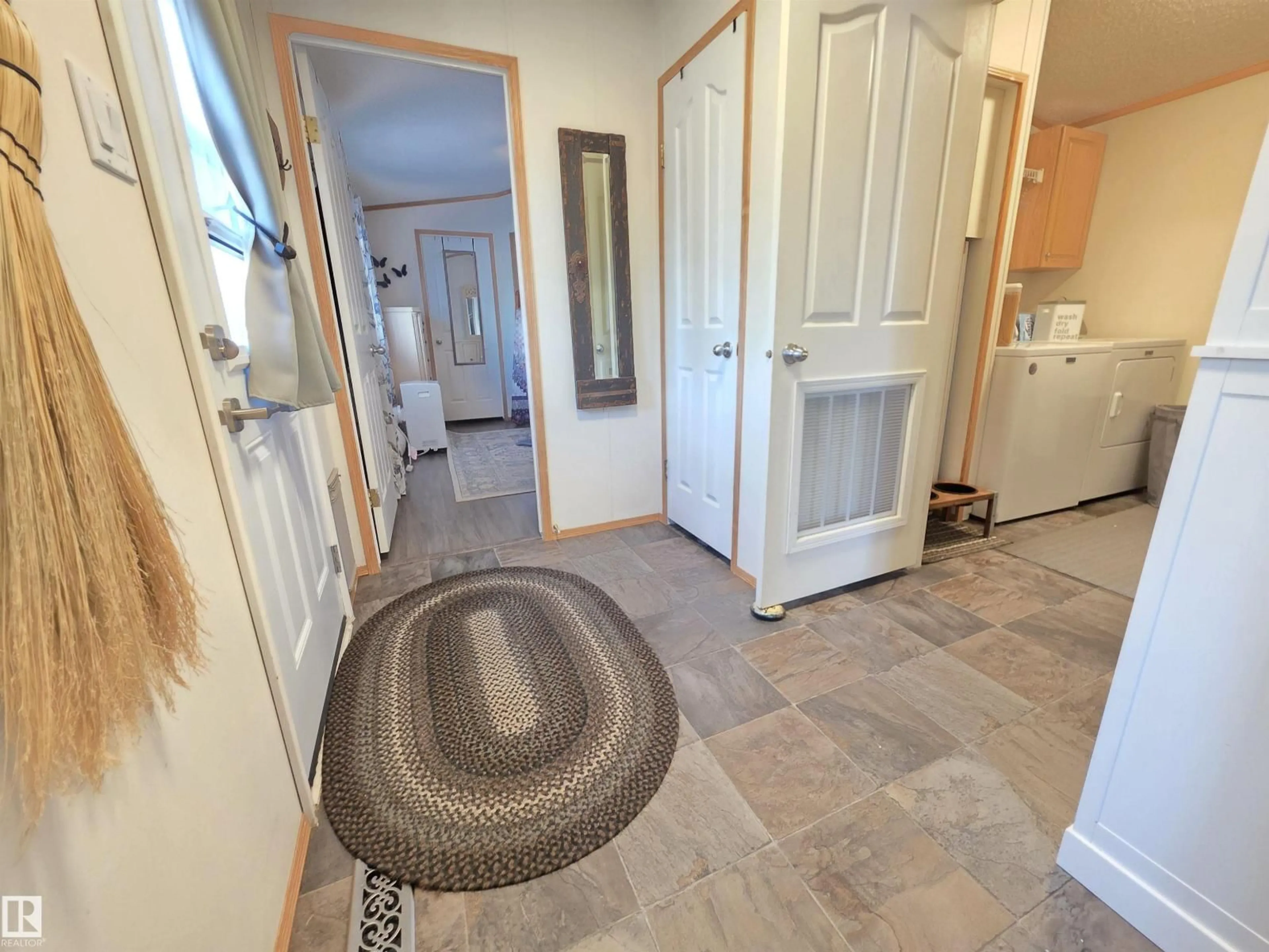 Indoor entryway for 88B - 3400 48 ST, Stony Plain Alberta T7Z1S1