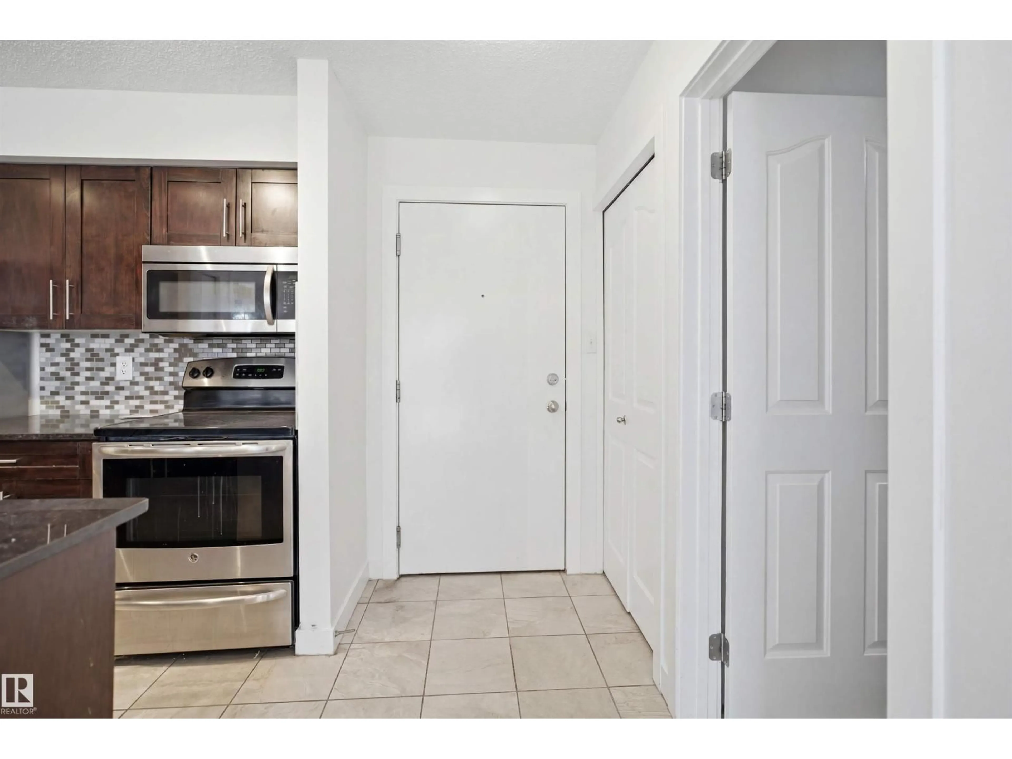 Standard kitchen, ceramic/tile floor for 274 - 115 MCCONACHIE DR, Edmonton Alberta T5Y3N4