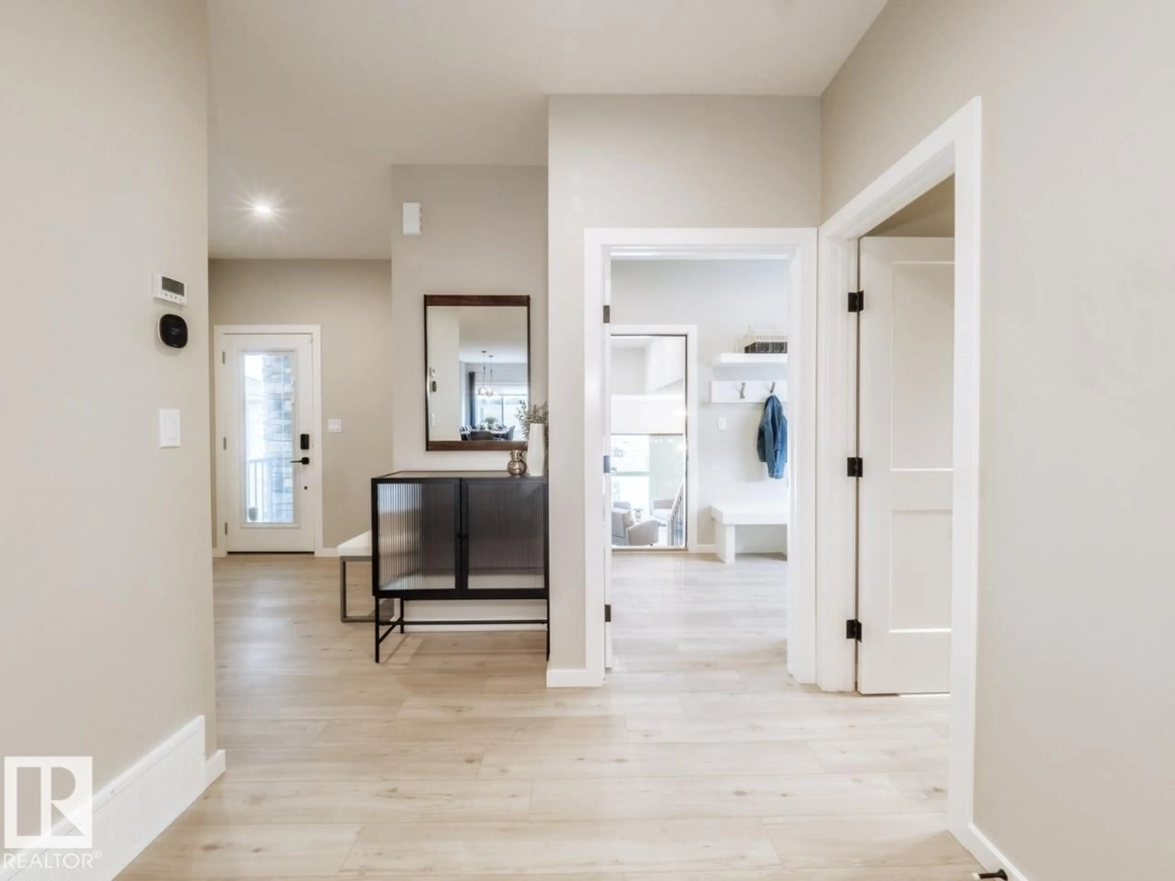 Unknown for 2720 6 AV SW, Edmonton Alberta T6X1N8