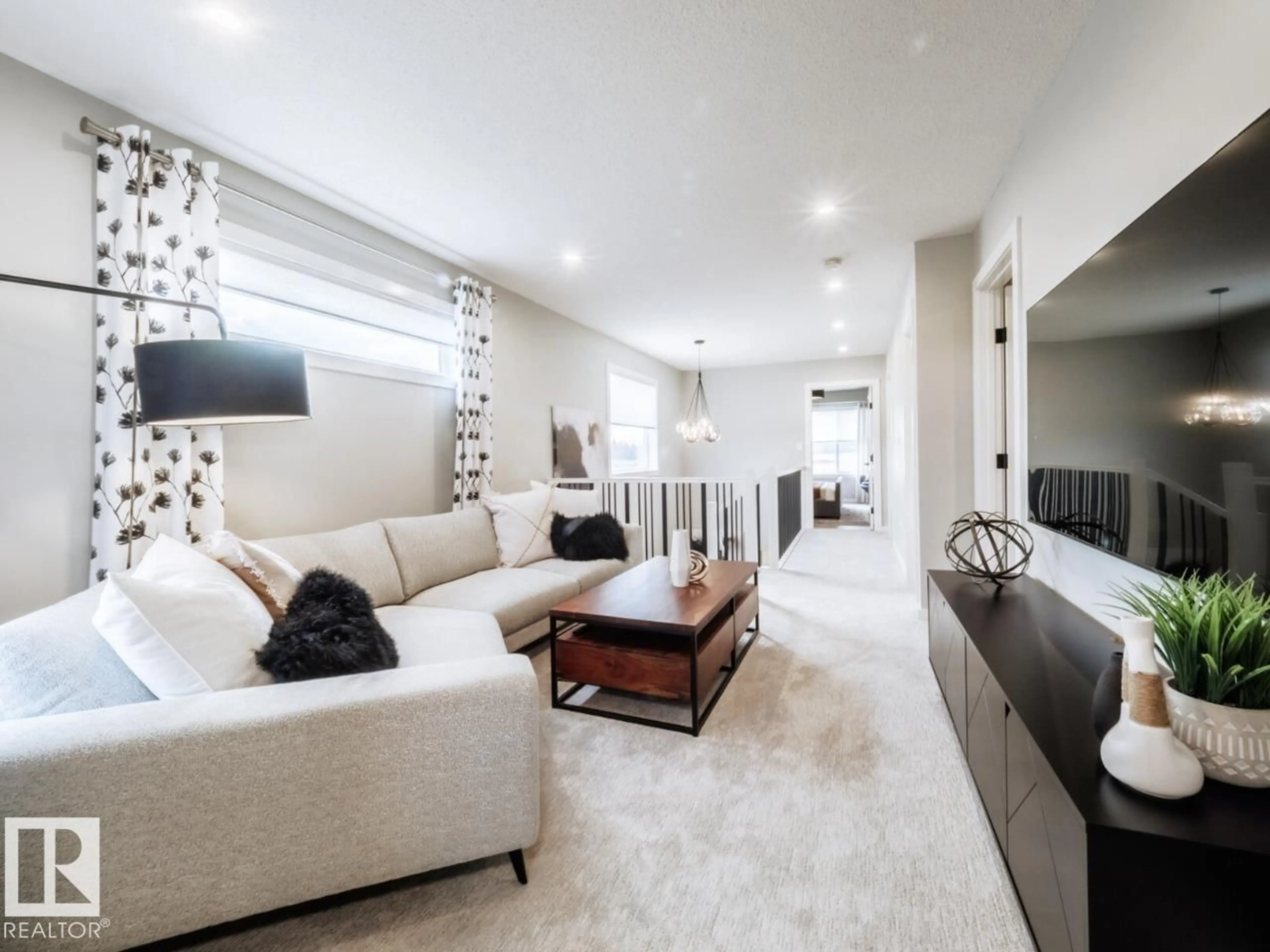 Unknown for 2720 6 AV SW, Edmonton Alberta T6X1N8