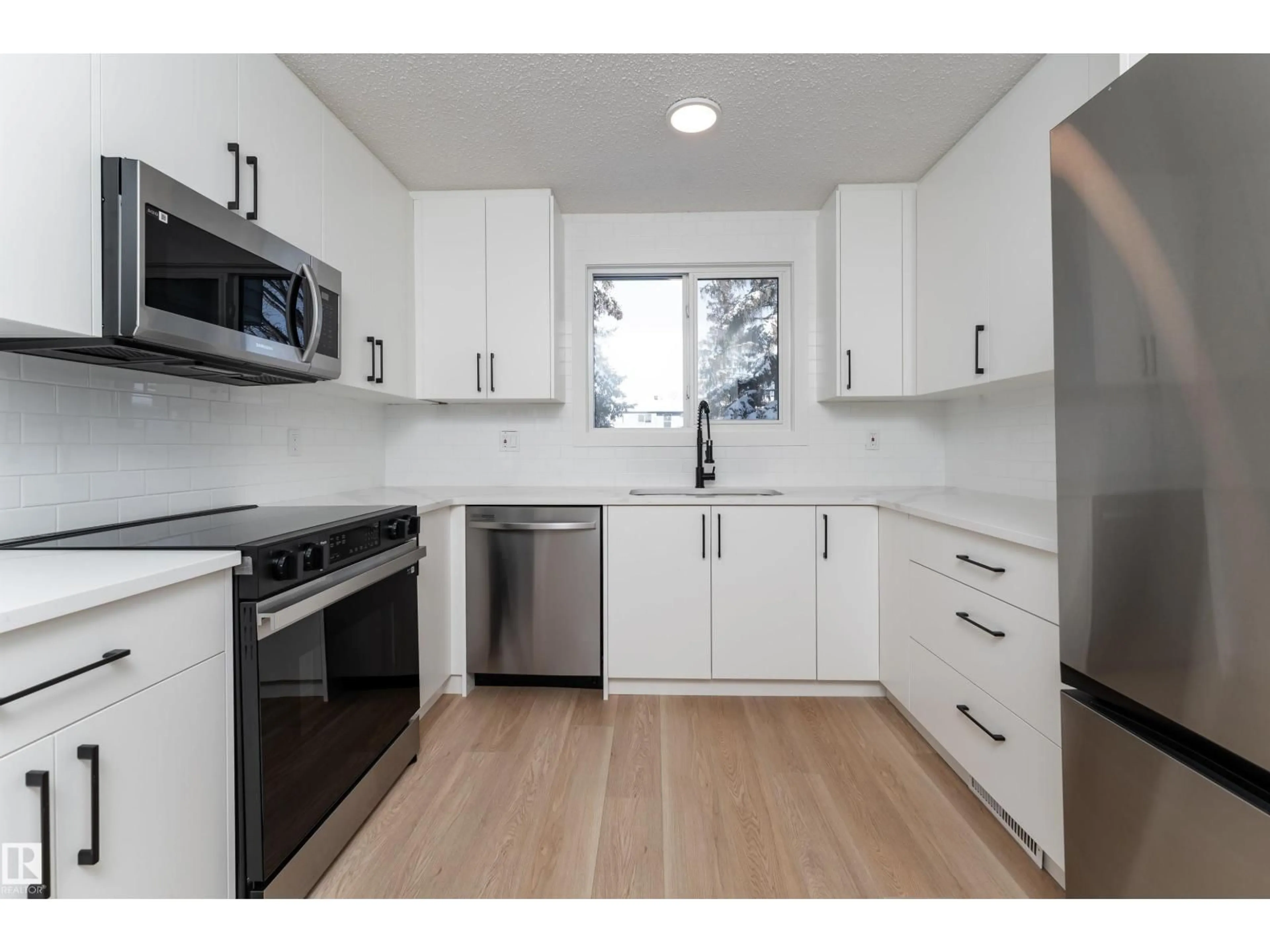 Unknown for 3108 142 AV, Edmonton Alberta T5Y1H2