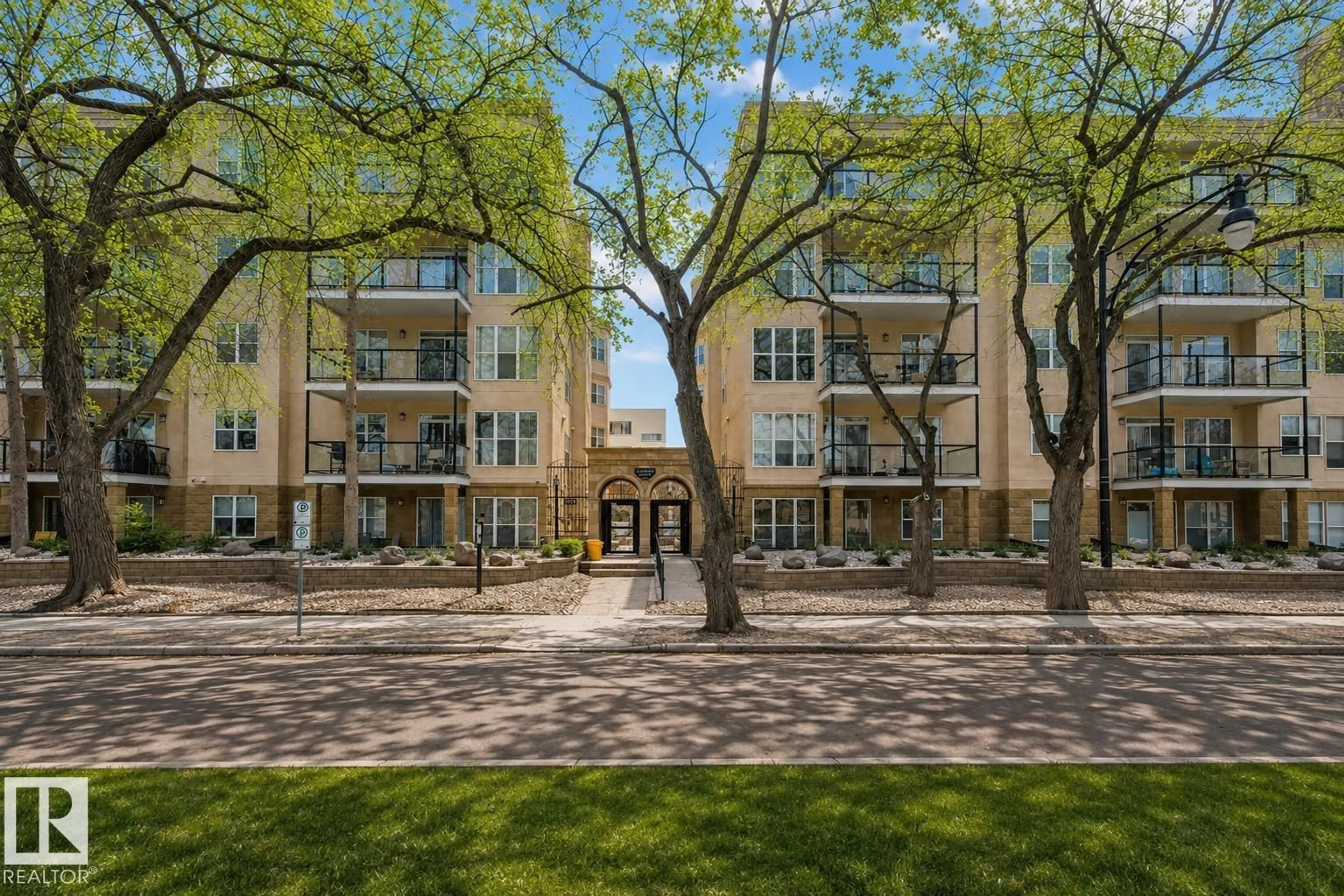 Unknown for 111 - 11039 83 AV NW, Edmonton Alberta T6G2V6
