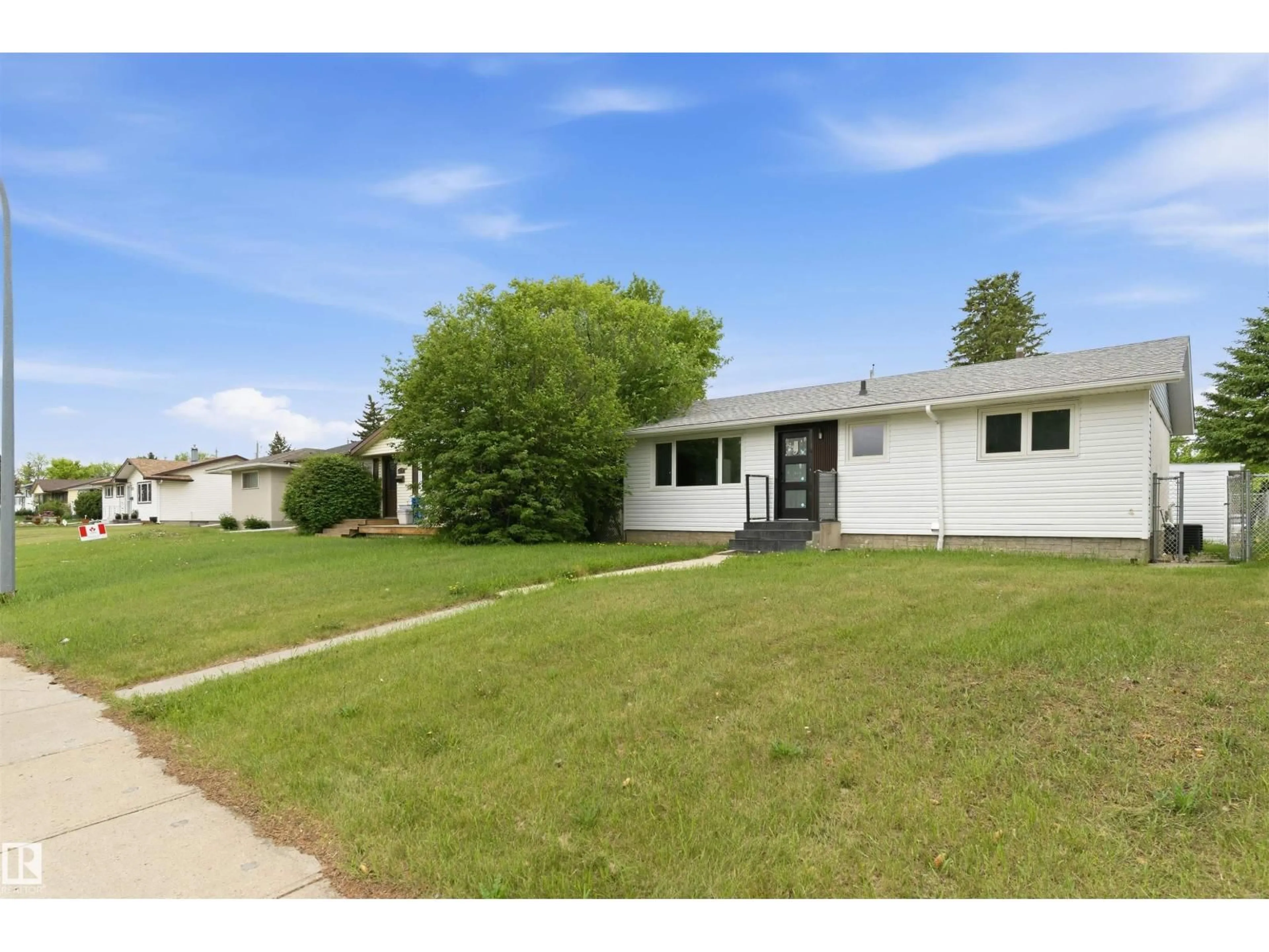 Unknown for 8328 165 ST, Edmonton Alberta T5R2R4