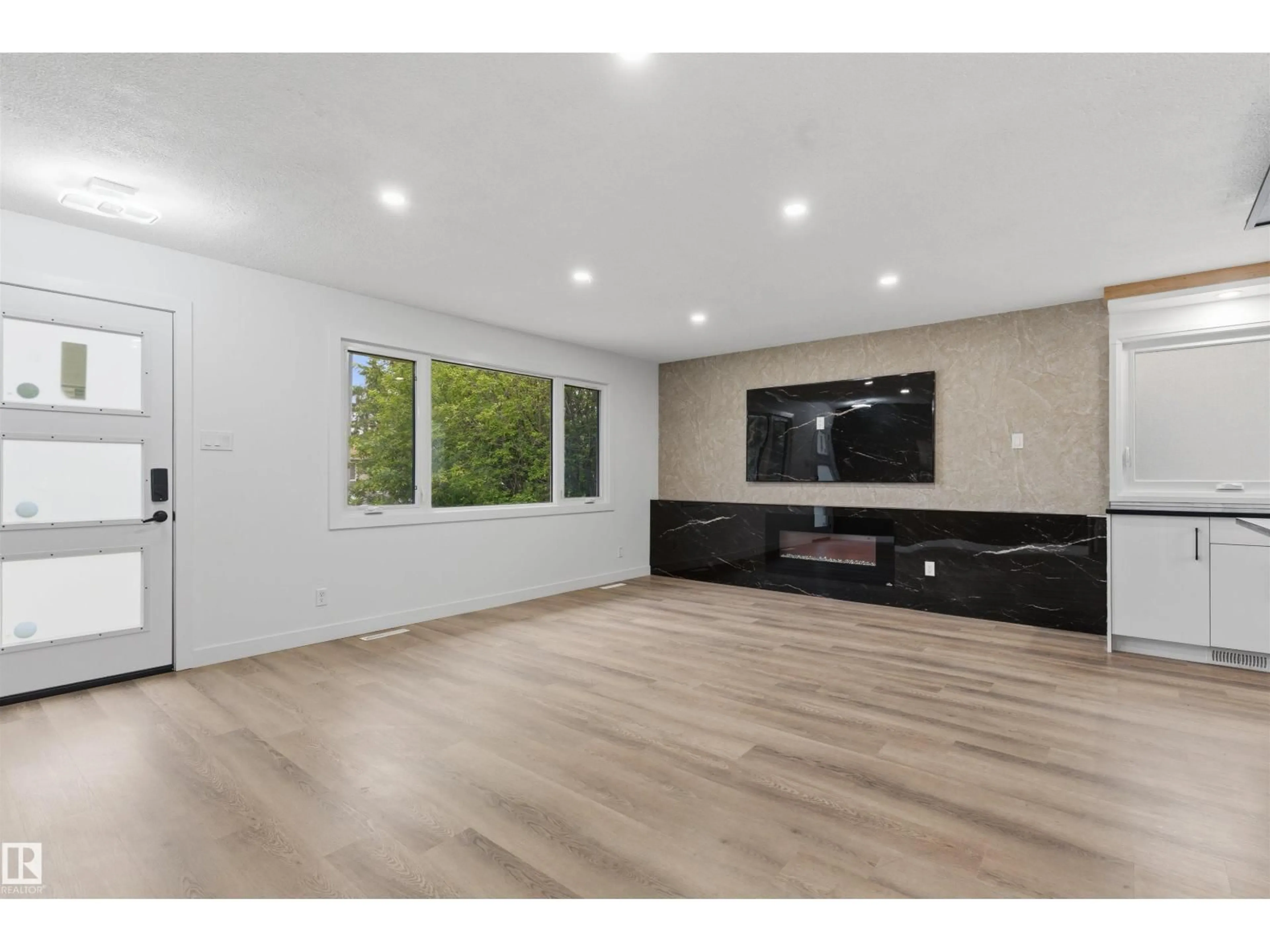 Unknown for 8328 165 ST, Edmonton Alberta T5R2R4