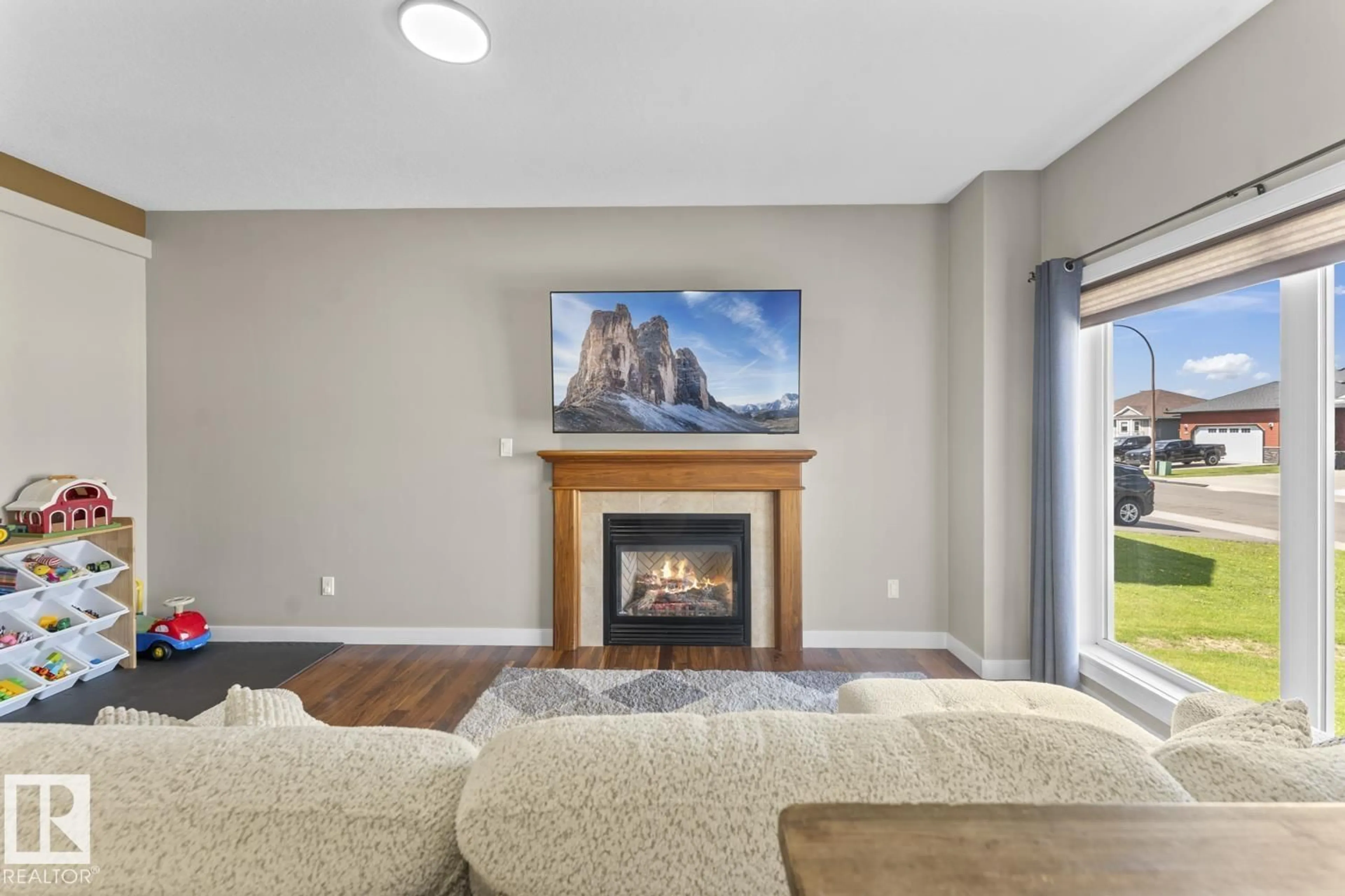 Living room with furniture, unknown for 5911 MEADOW WY, Cold Lake Alberta T9M0C2