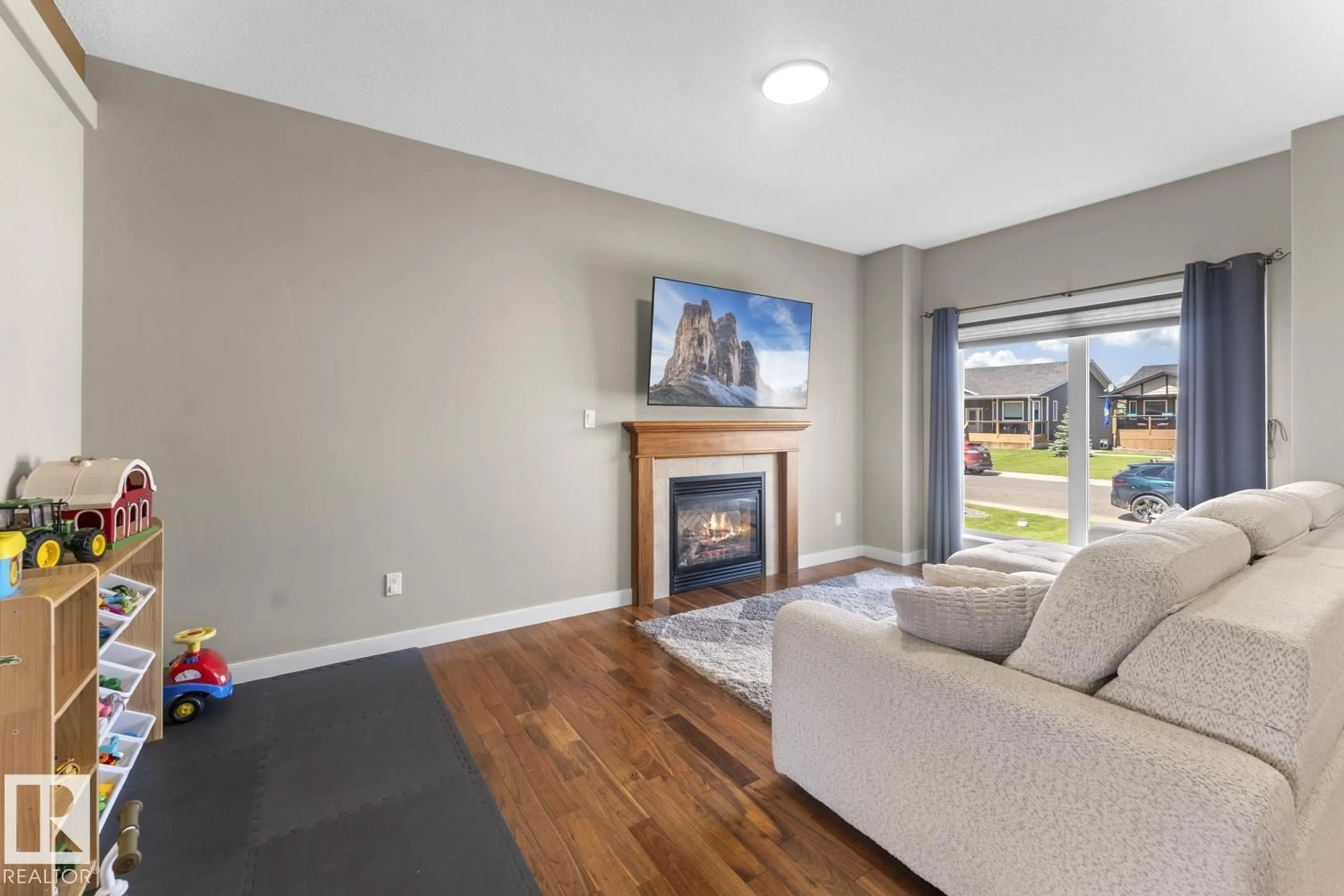 Living room with furniture, unknown for 5911 MEADOW WY, Cold Lake Alberta T9M0C2