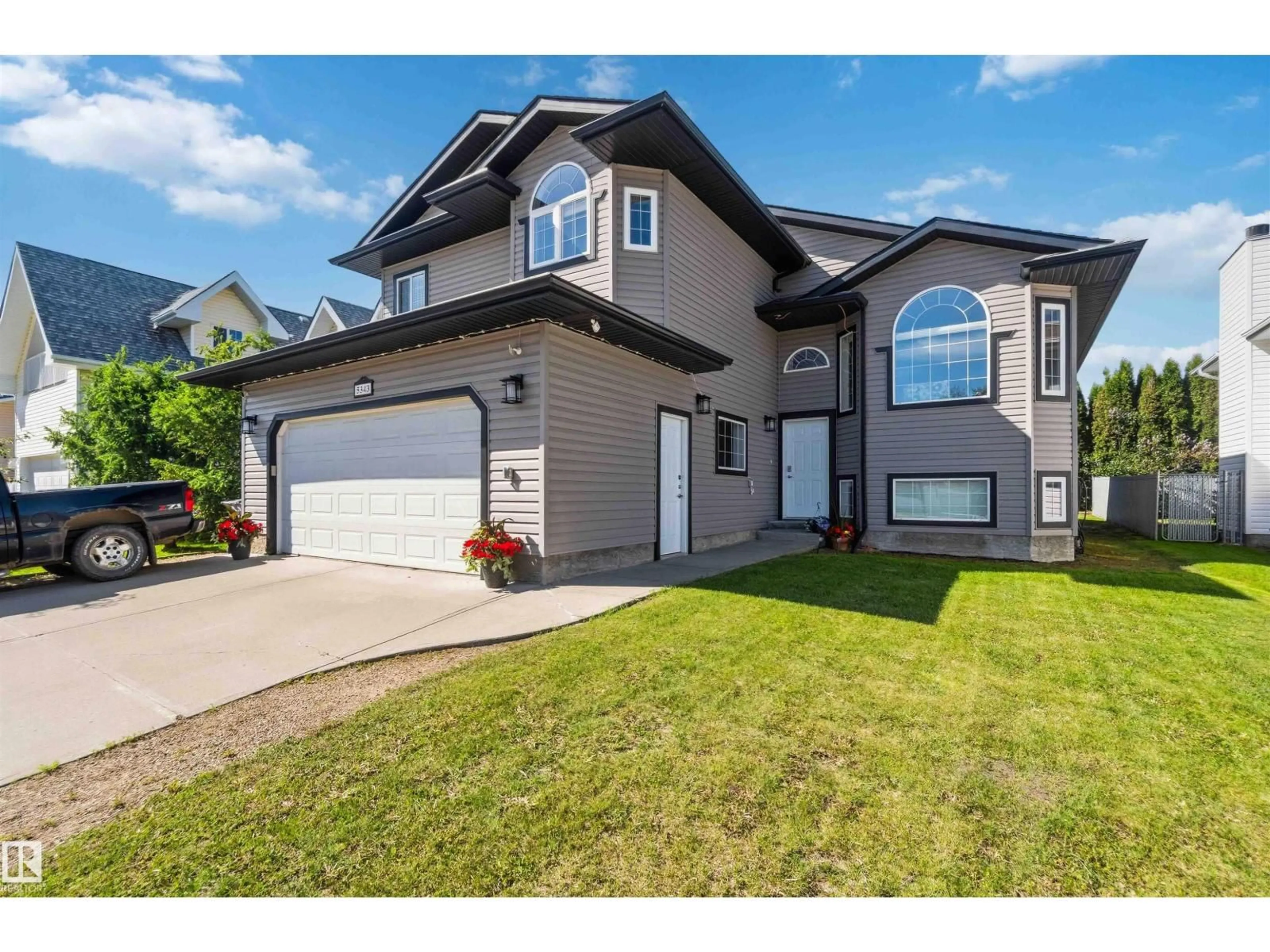 Home with vinyl exterior material, street for 5343 64 ST, Redwater Alberta T0A2W0