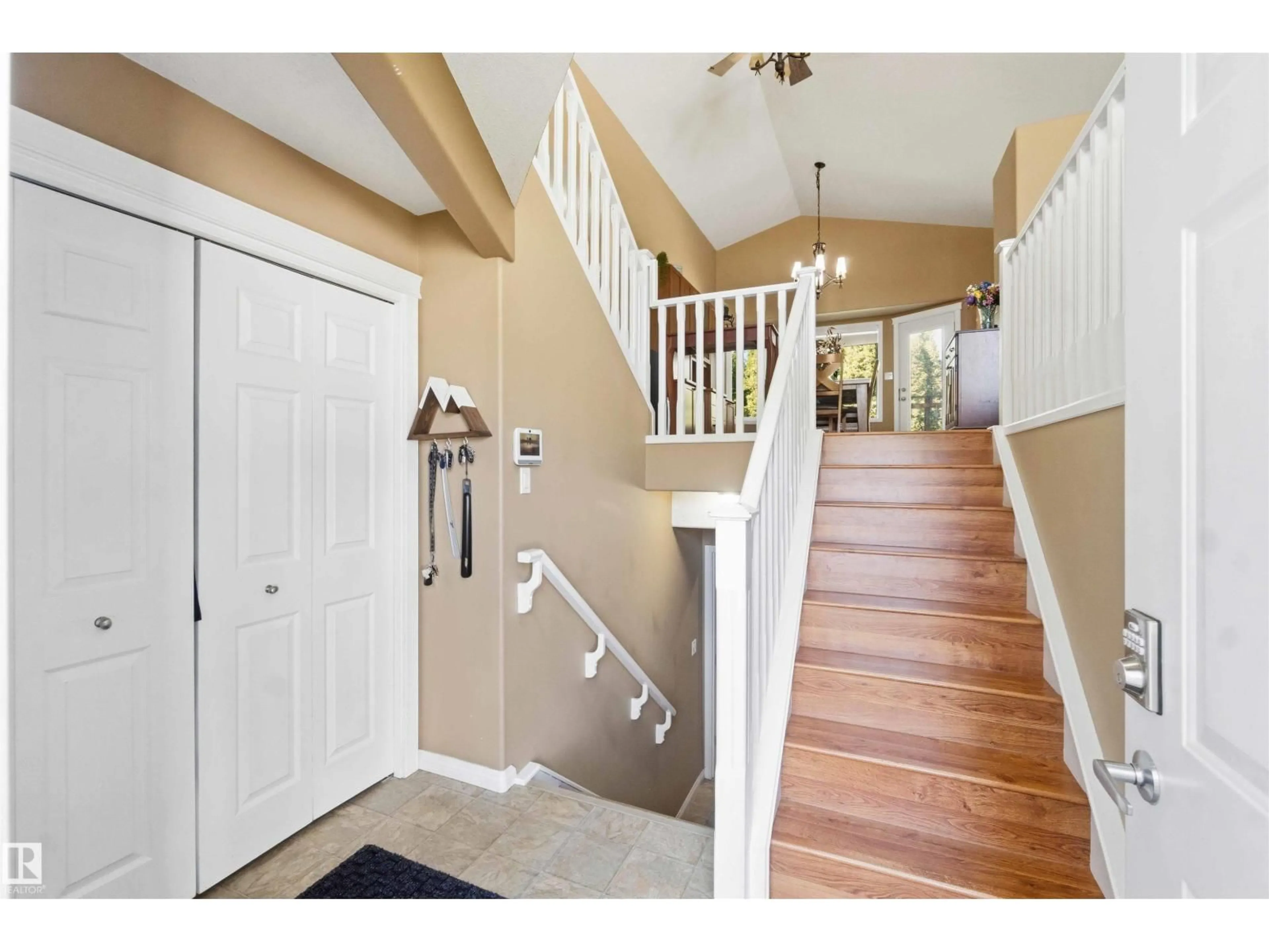 Indoor entryway for 5343 64 ST, Redwater Alberta T0A2W0