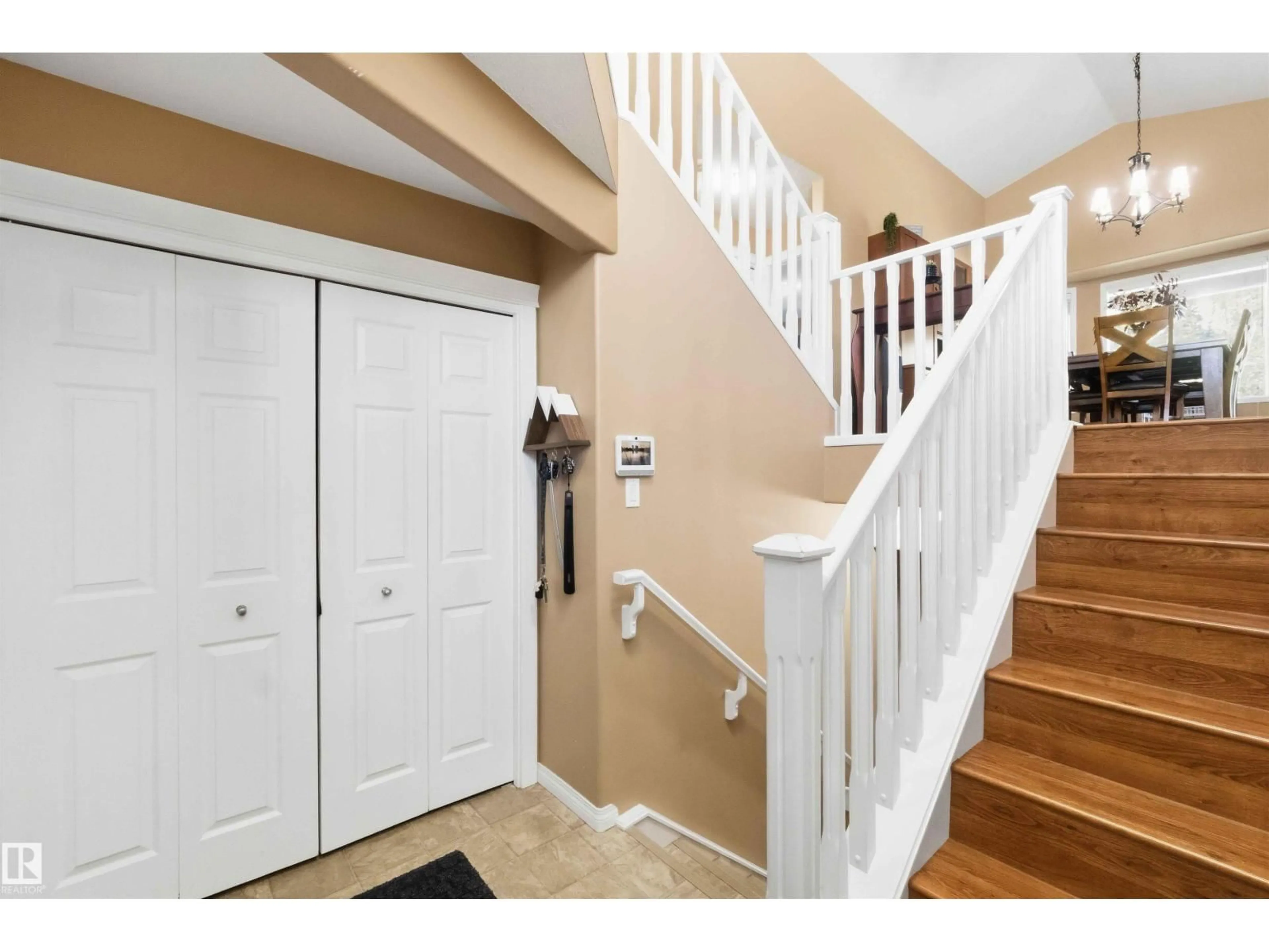 Indoor entryway for 5343 64 ST, Redwater Alberta T0A2W0