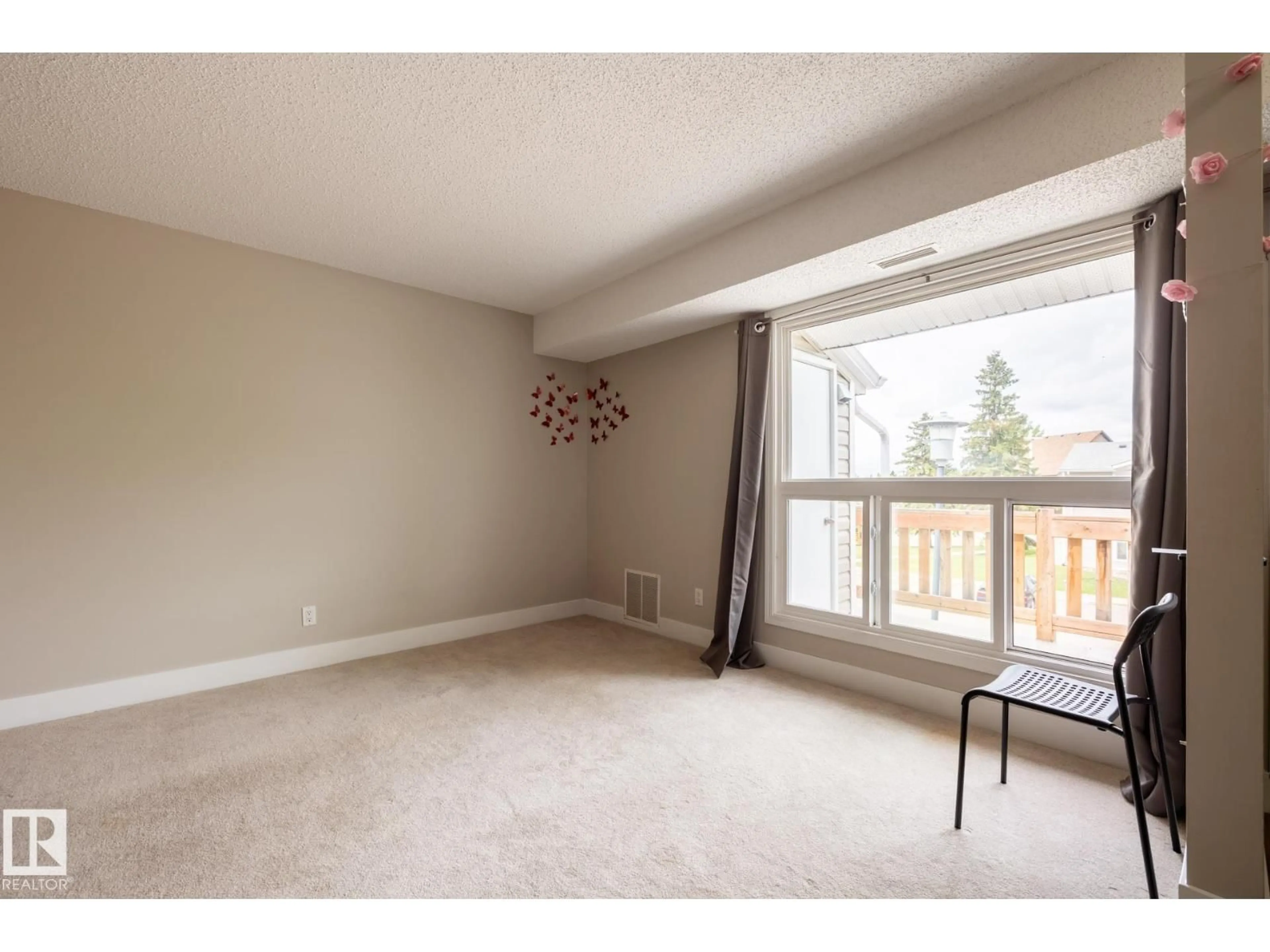 A pic of a room for #8 - 2703 79 ST, Edmonton Alberta T6K3Z6