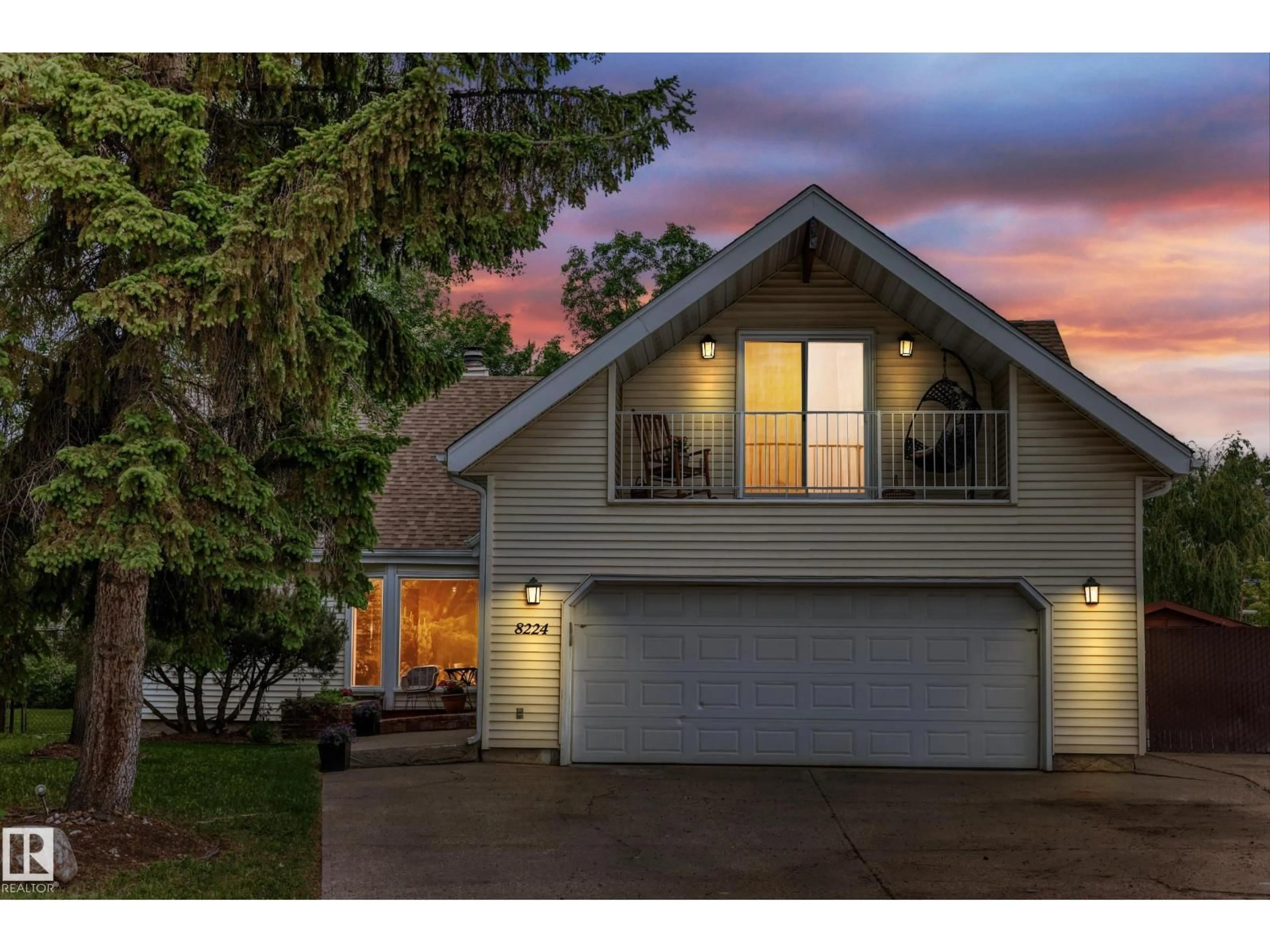 Home with vinyl exterior material, street for 8224 186 ST, Edmonton Alberta T5T1H4