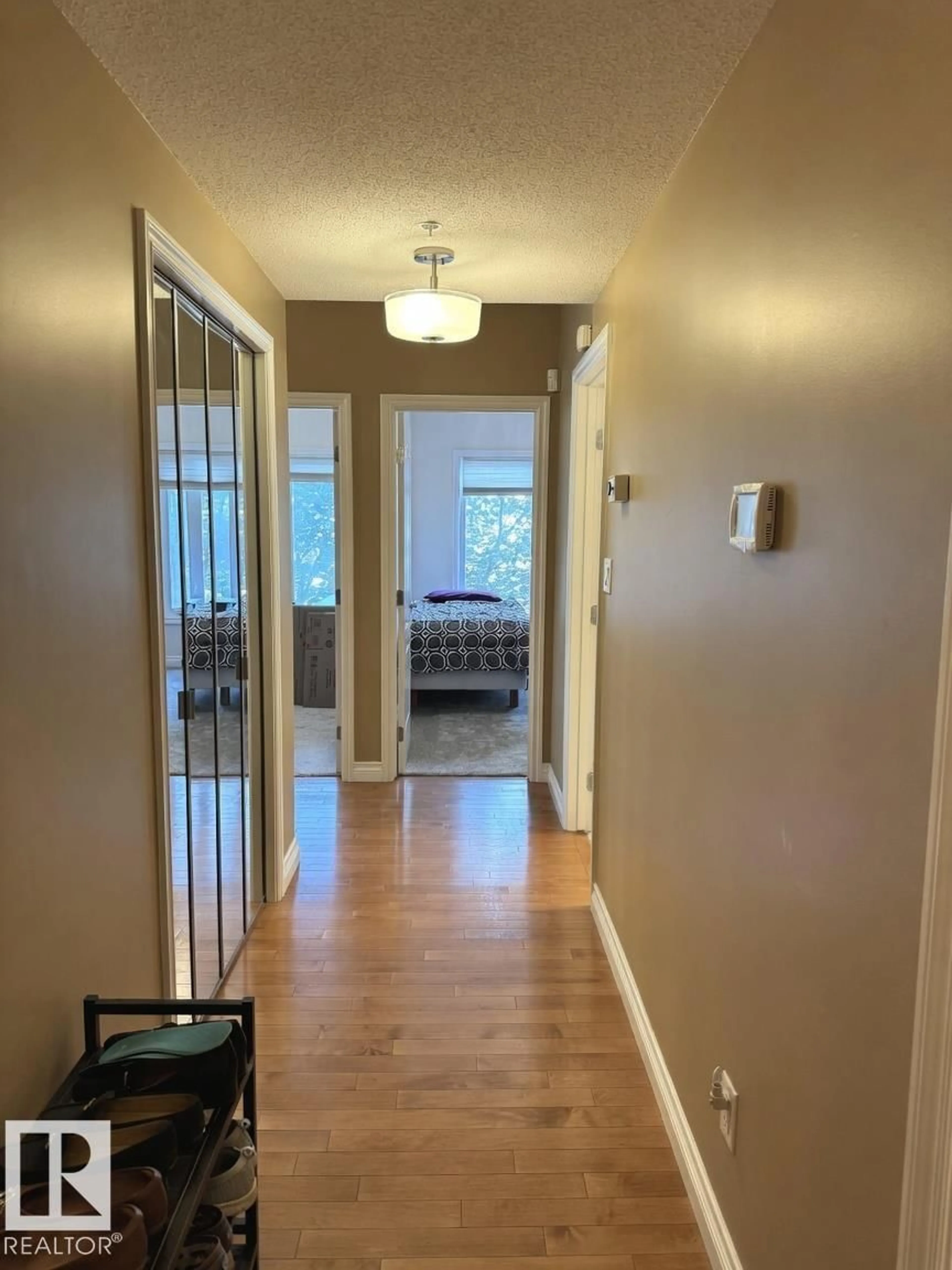 Indoor entryway for 305 11111 82 AV NW, Edmonton Alberta T6G0T3