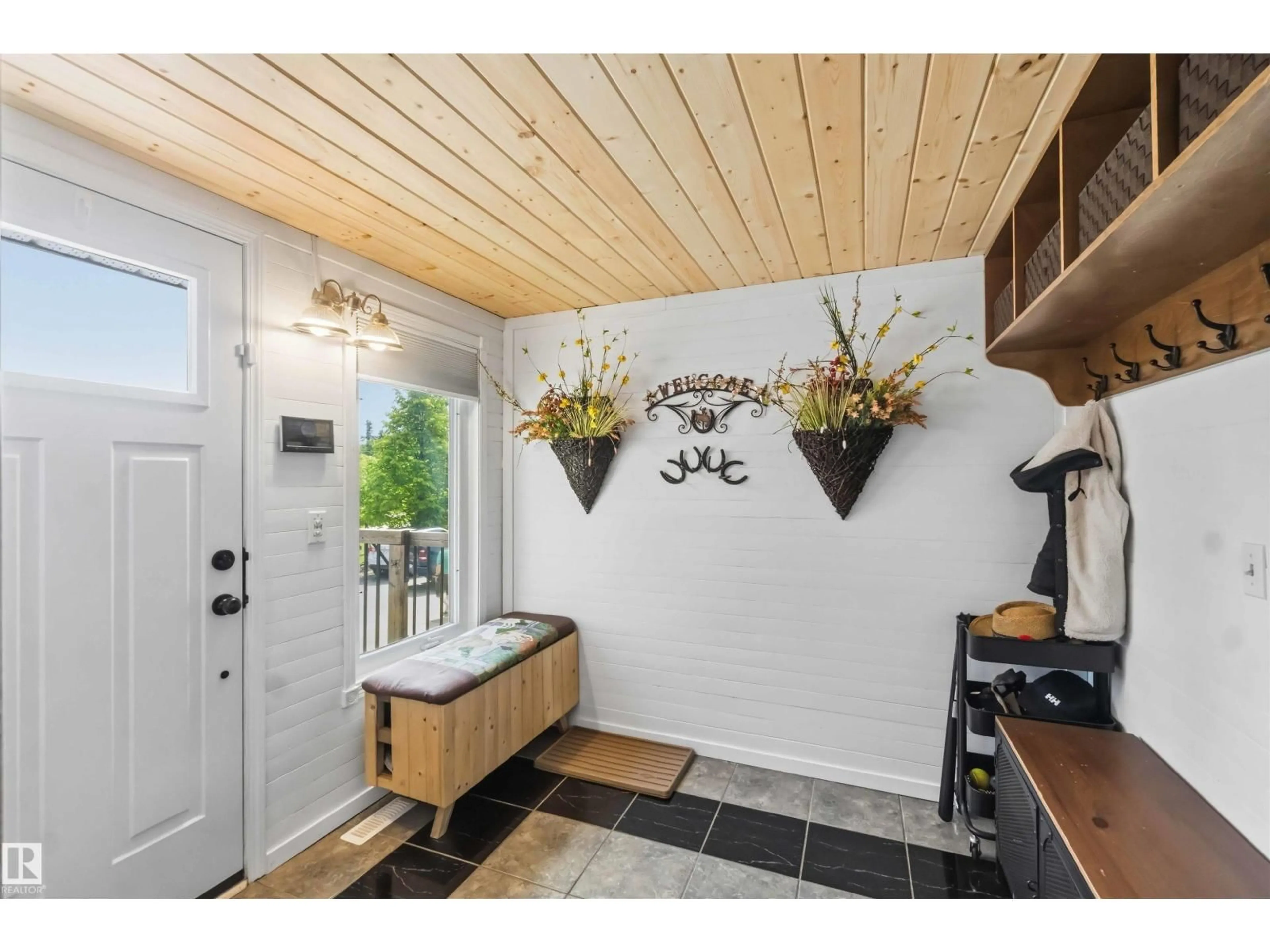 Indoor entryway for 253 22112 TWP ROAD 531, Rural Strathcona County Alberta T8E2E4
