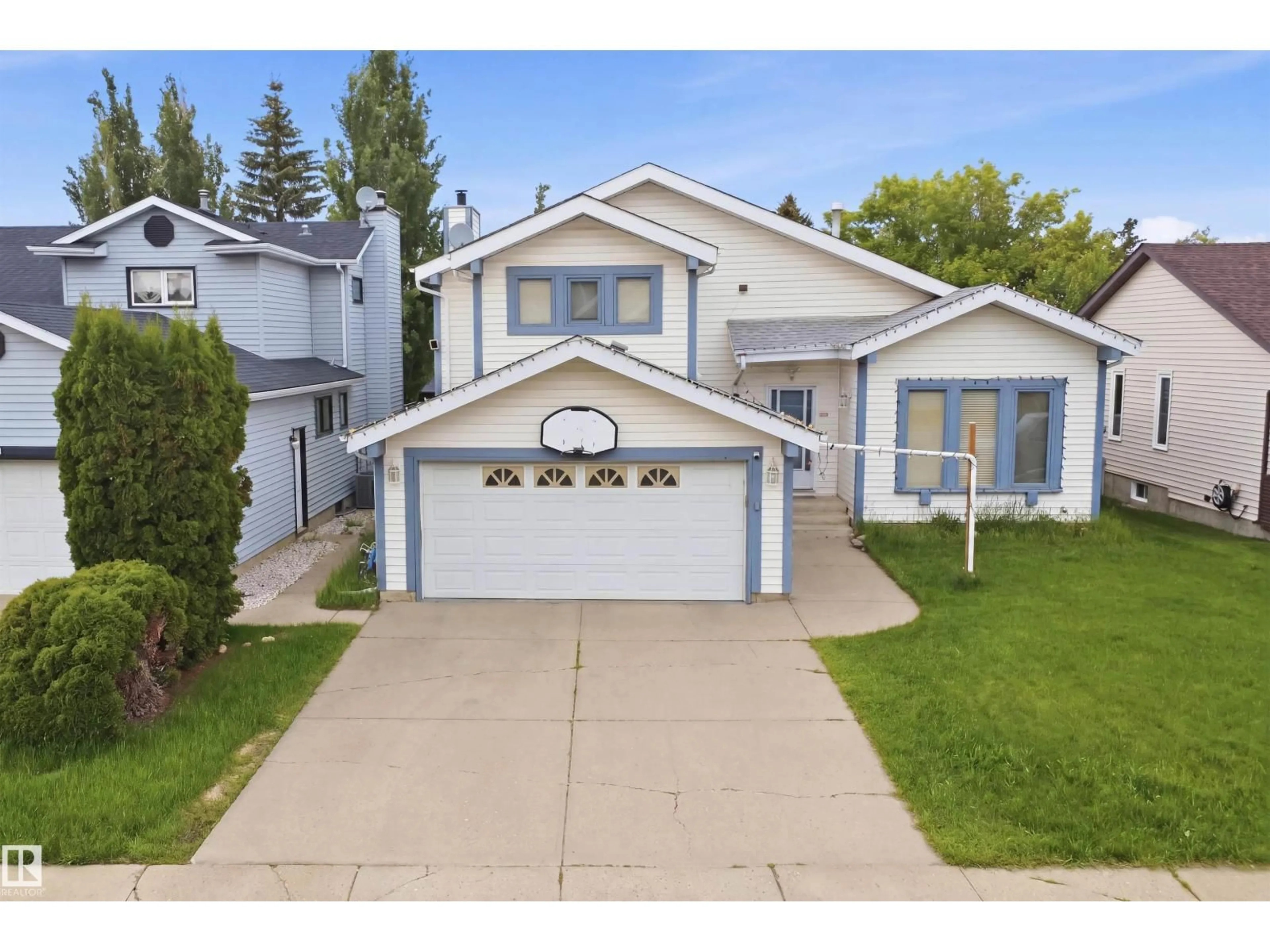 Home with vinyl exterior material, street for 3220 42A AV, Edmonton Alberta T6T1E5