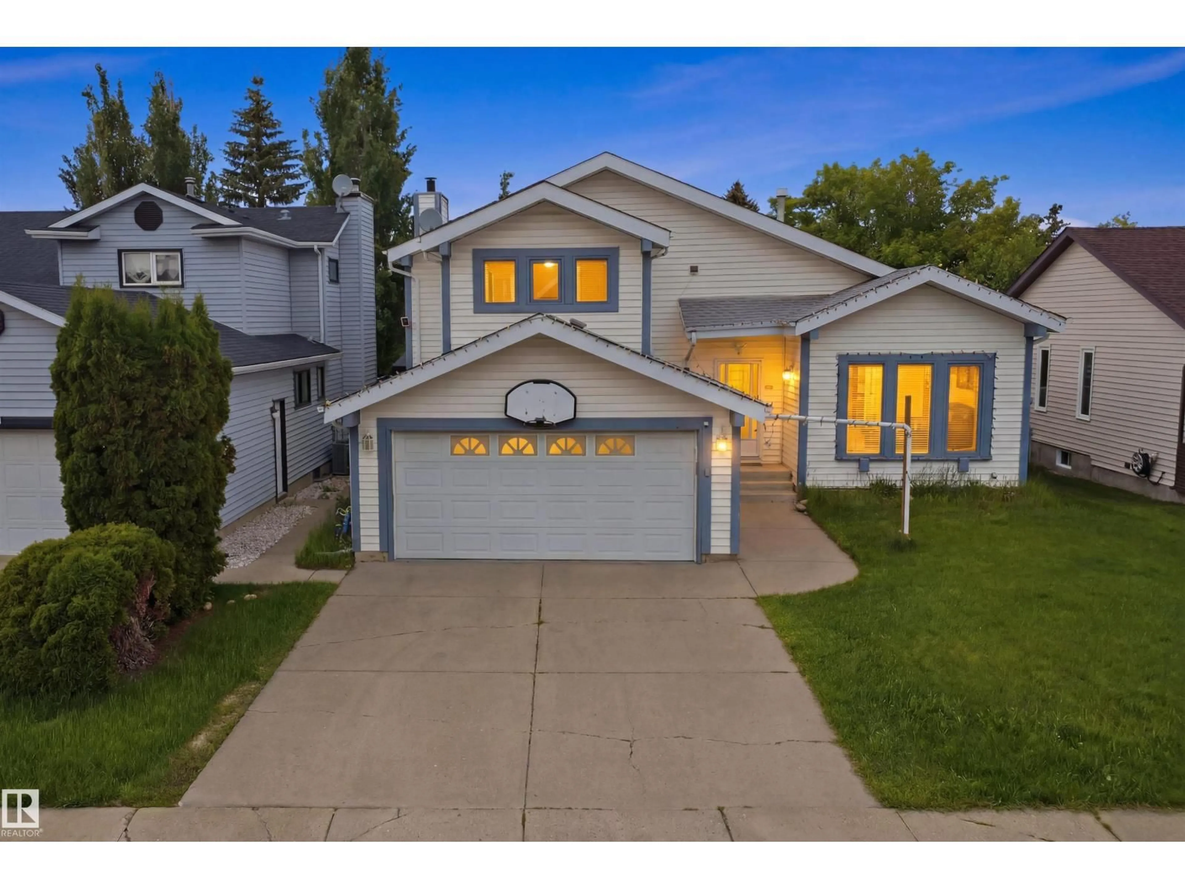 Home with vinyl exterior material, street for 3220 42A AV, Edmonton Alberta T6T1E5
