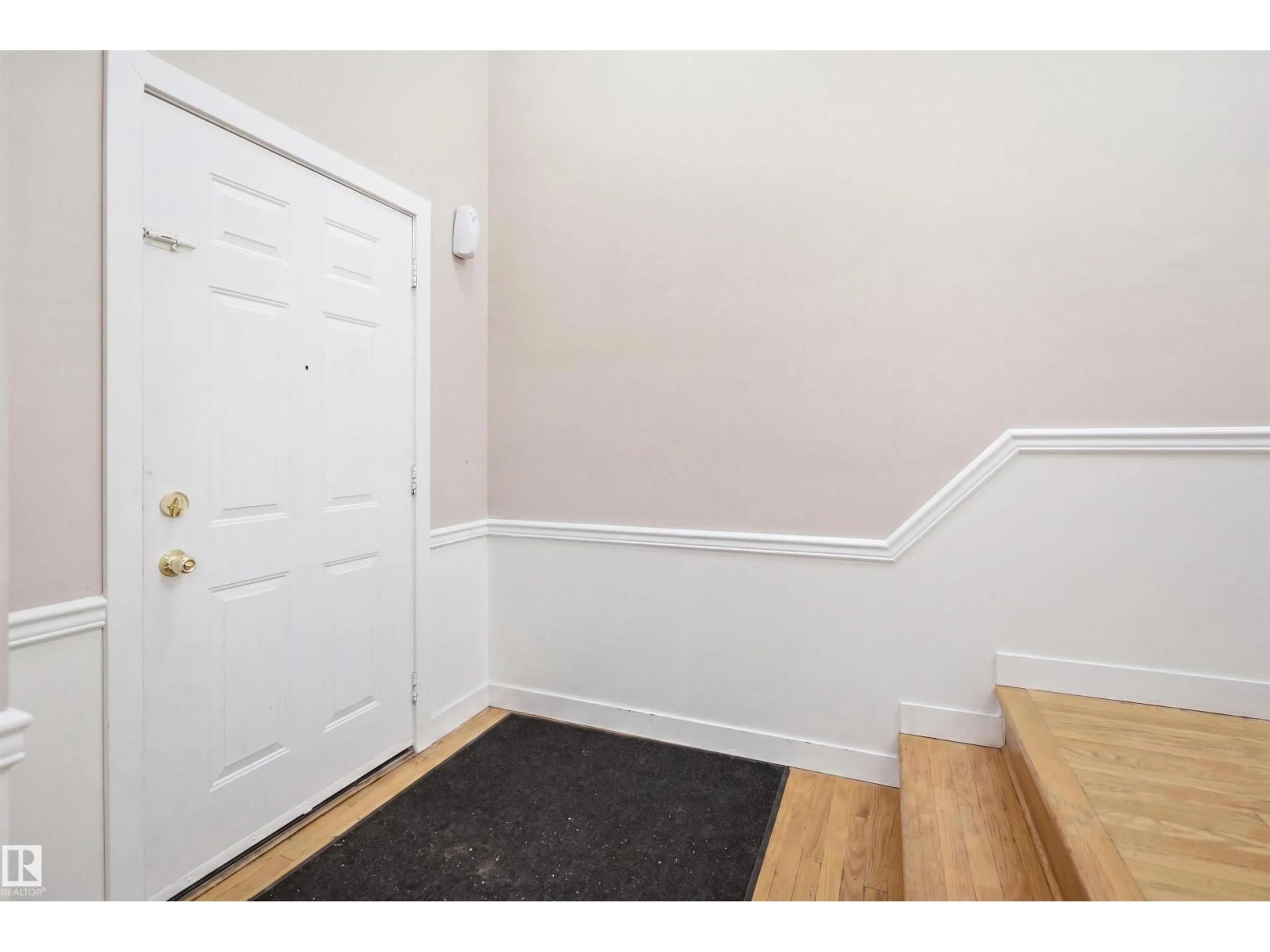 Indoor entryway for 3220 42A AV, Edmonton Alberta T6T1E5
