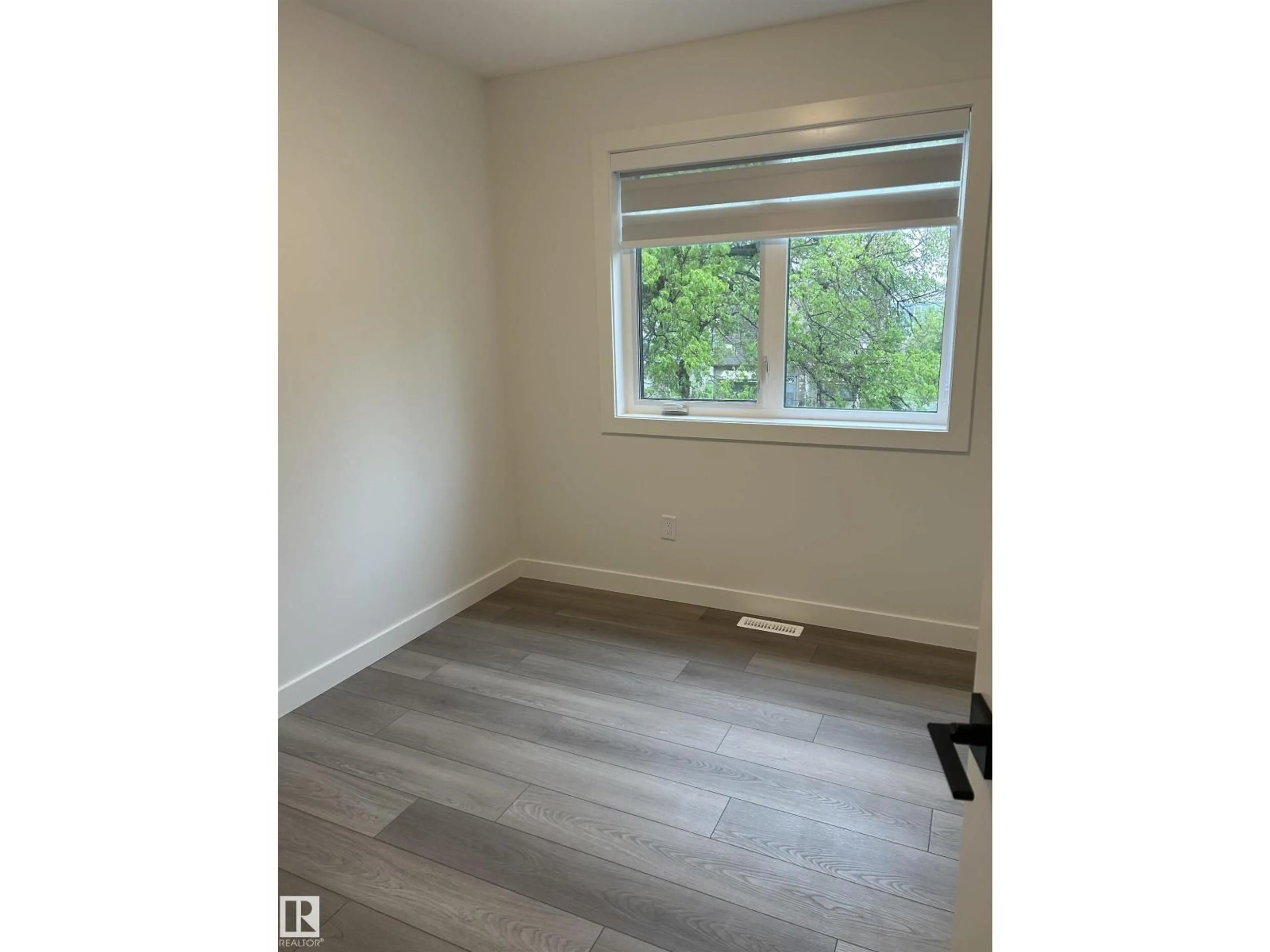 A pic of a room for NW - 11007 132 ST, Edmonton Alberta T5M1E4